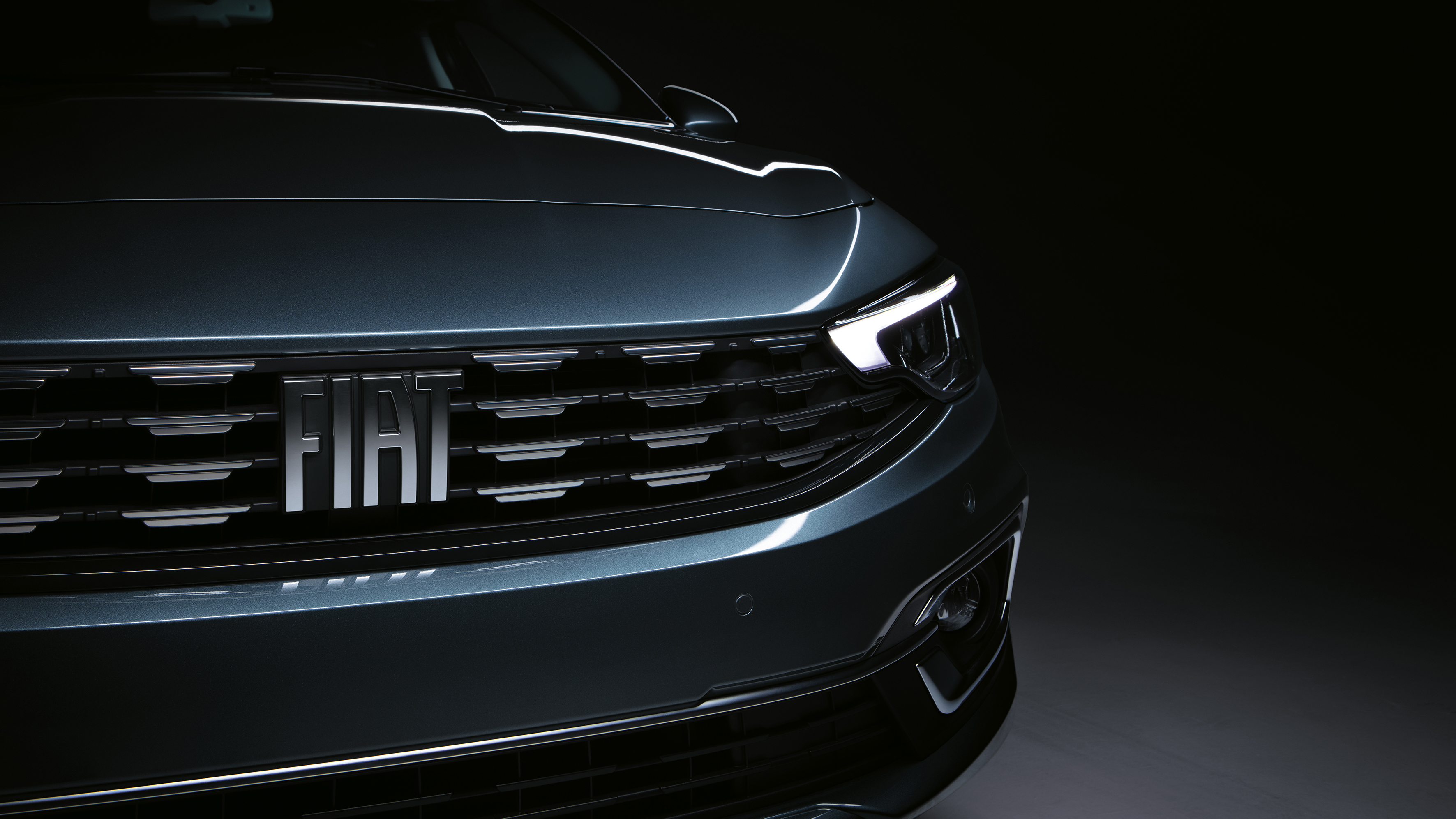 2020 Fiat Tipo Life - front grille and headlight 