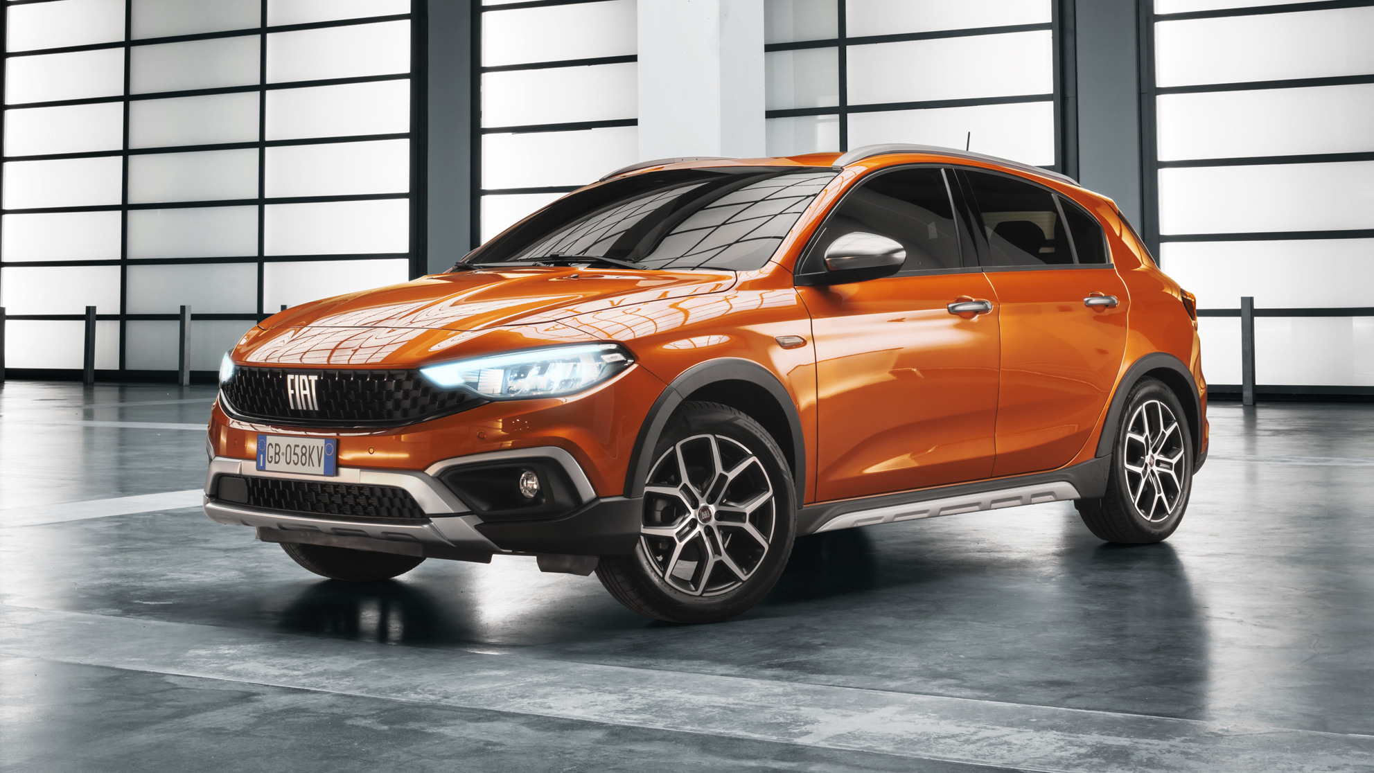 2020 Fiat Tipo Cross - front 3/4 static 