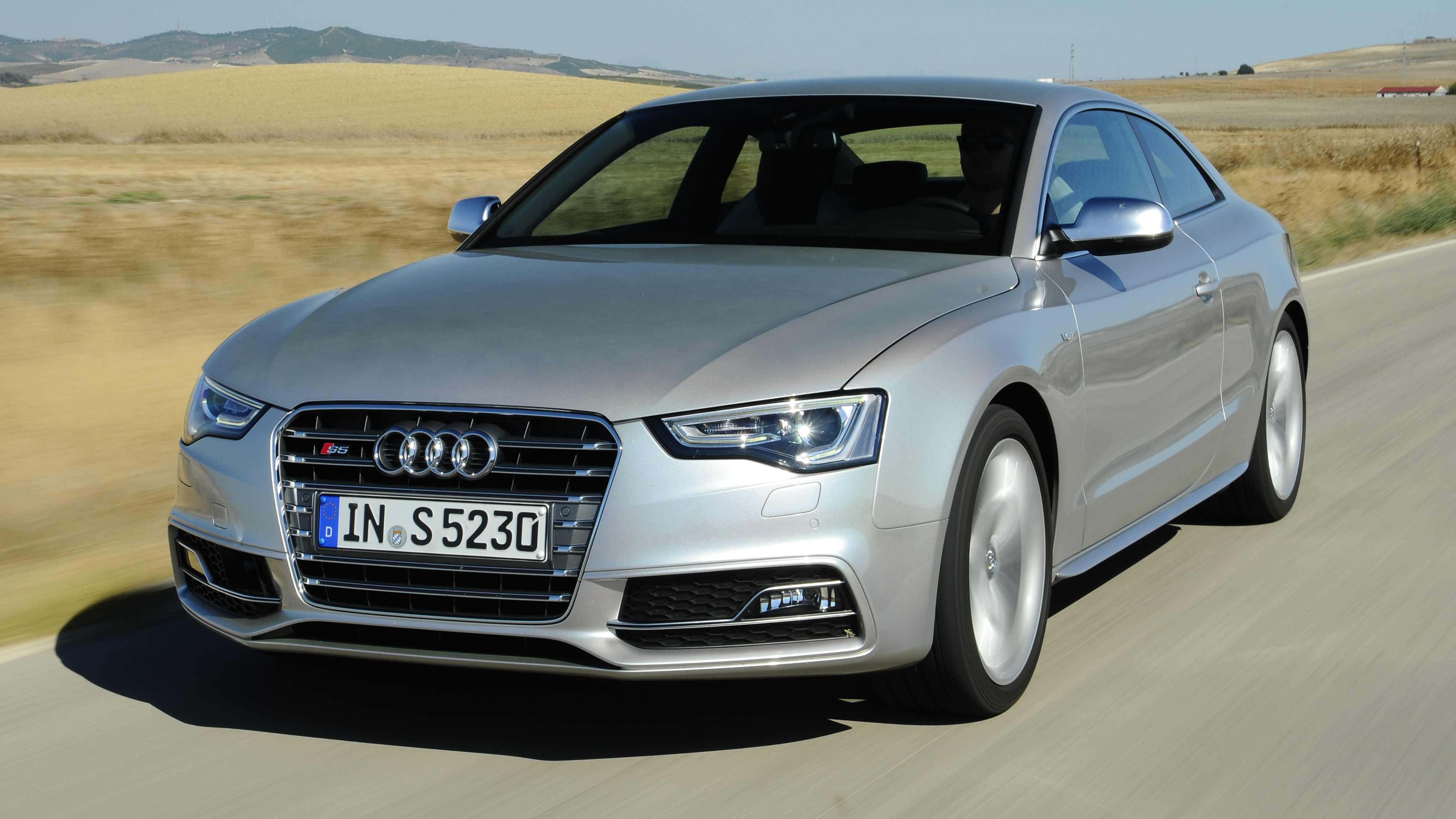 Audi S5 Coupe - front 3/4 dynamic 