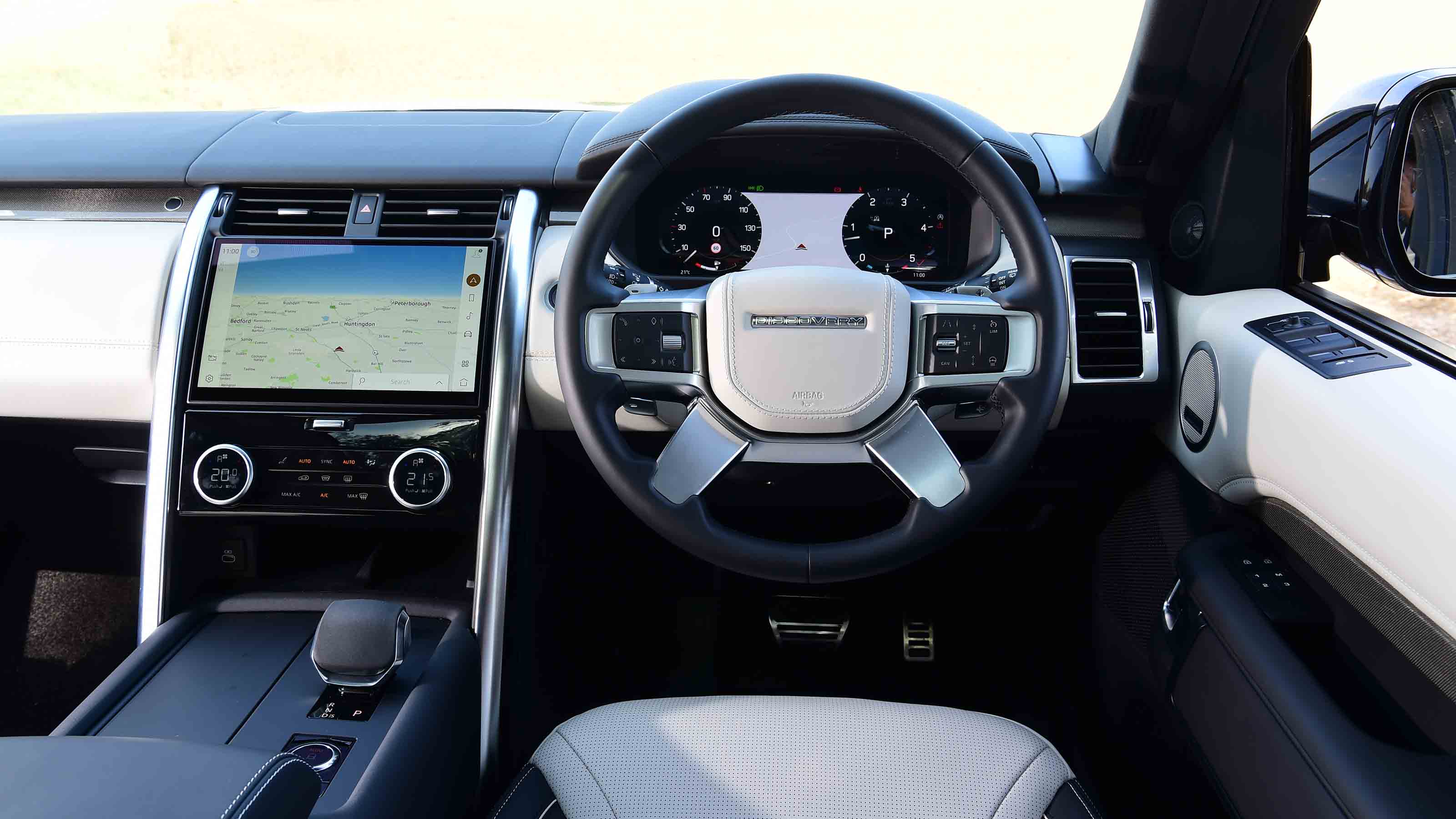 Land Rover Discovery interior