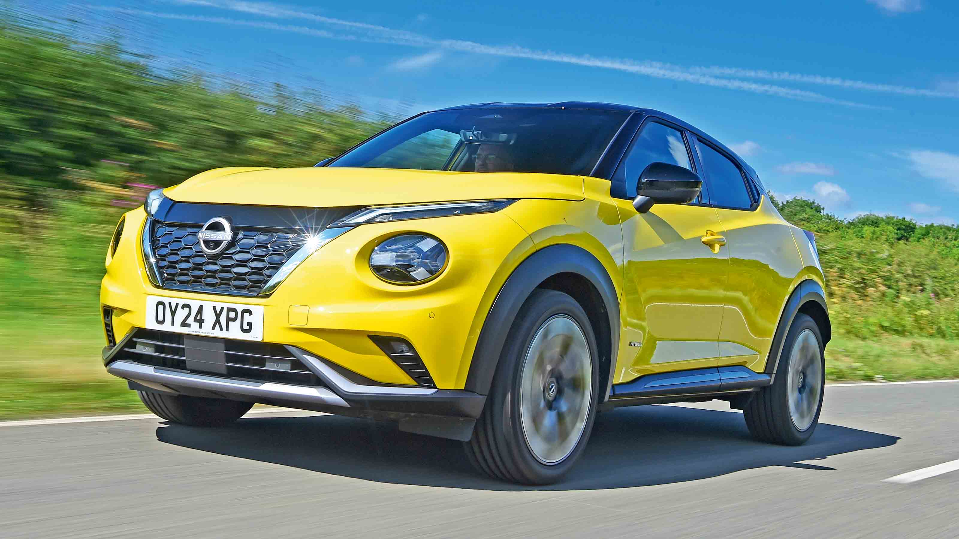 Nissan Juke UK drive front quarter