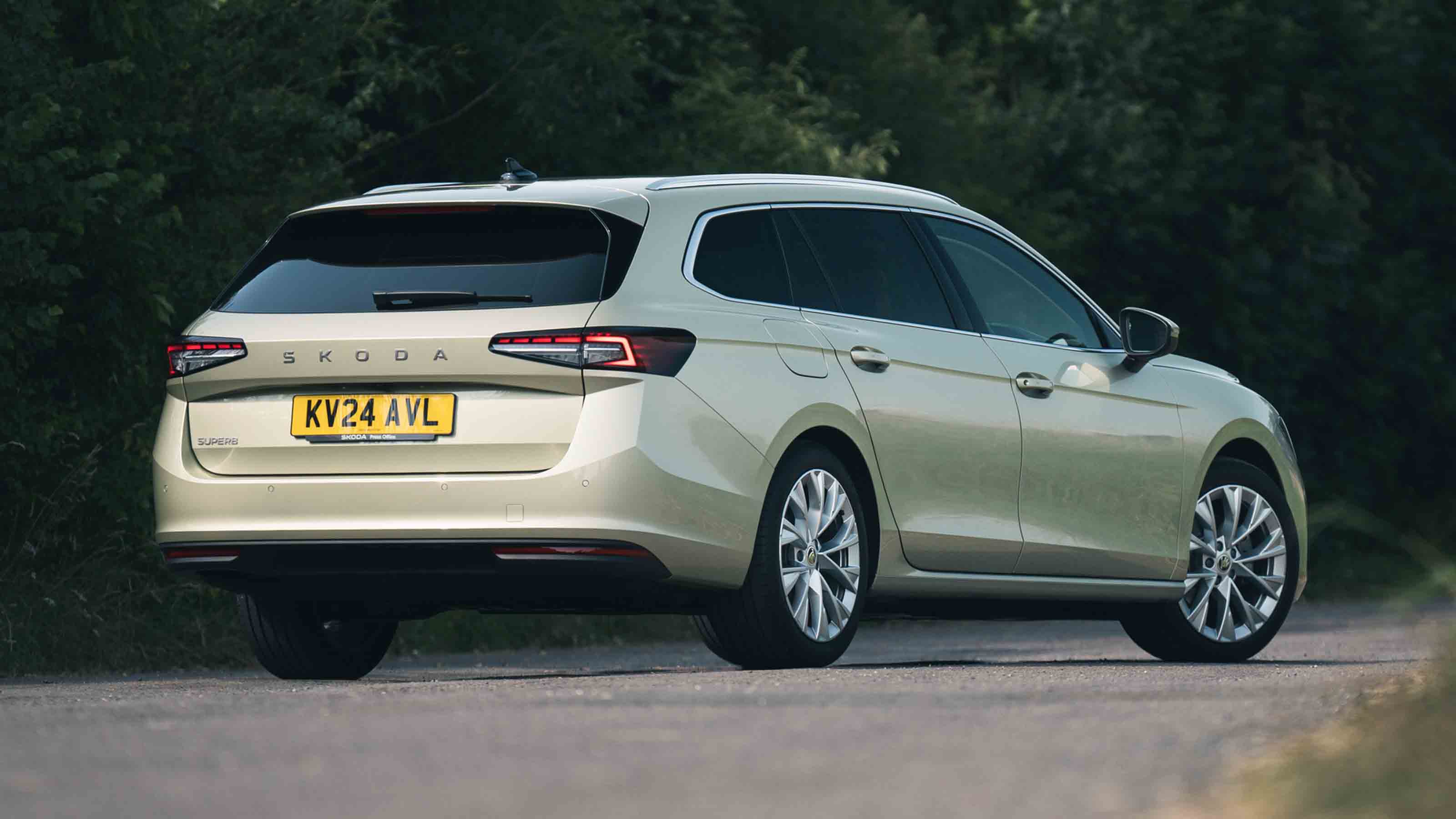 Skoda Superb Estate rear quarter static