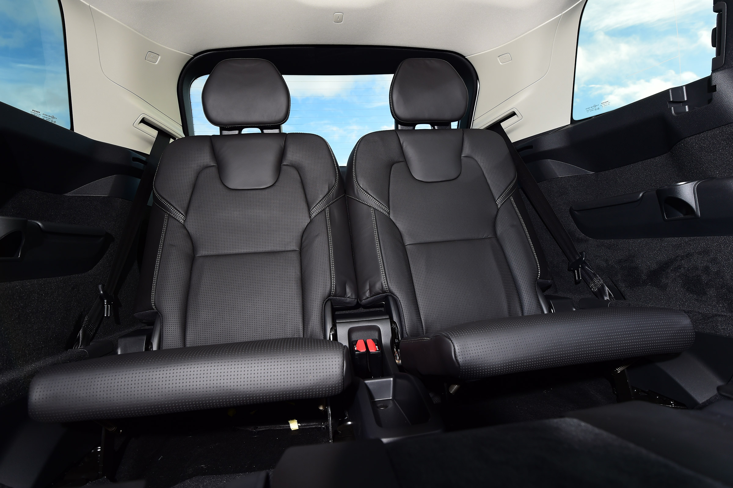 Volvo XC90 SUV third row seats