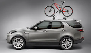 Land Rover Discovery with roof-mounted bike