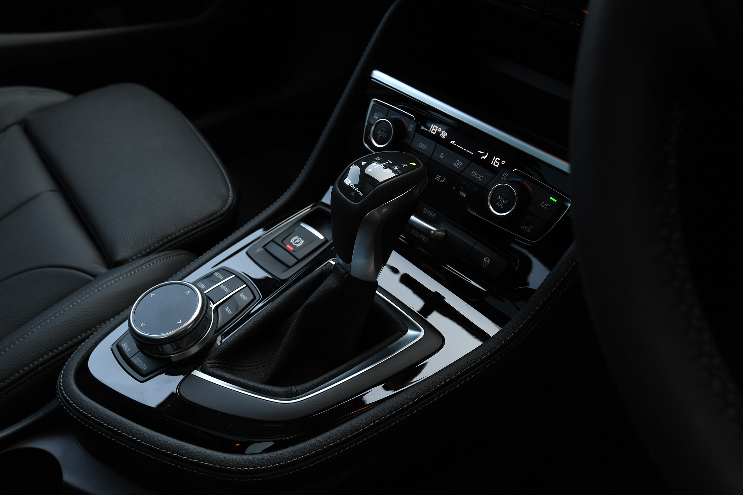 BMW 2 Series Active Tourer MPV centre console