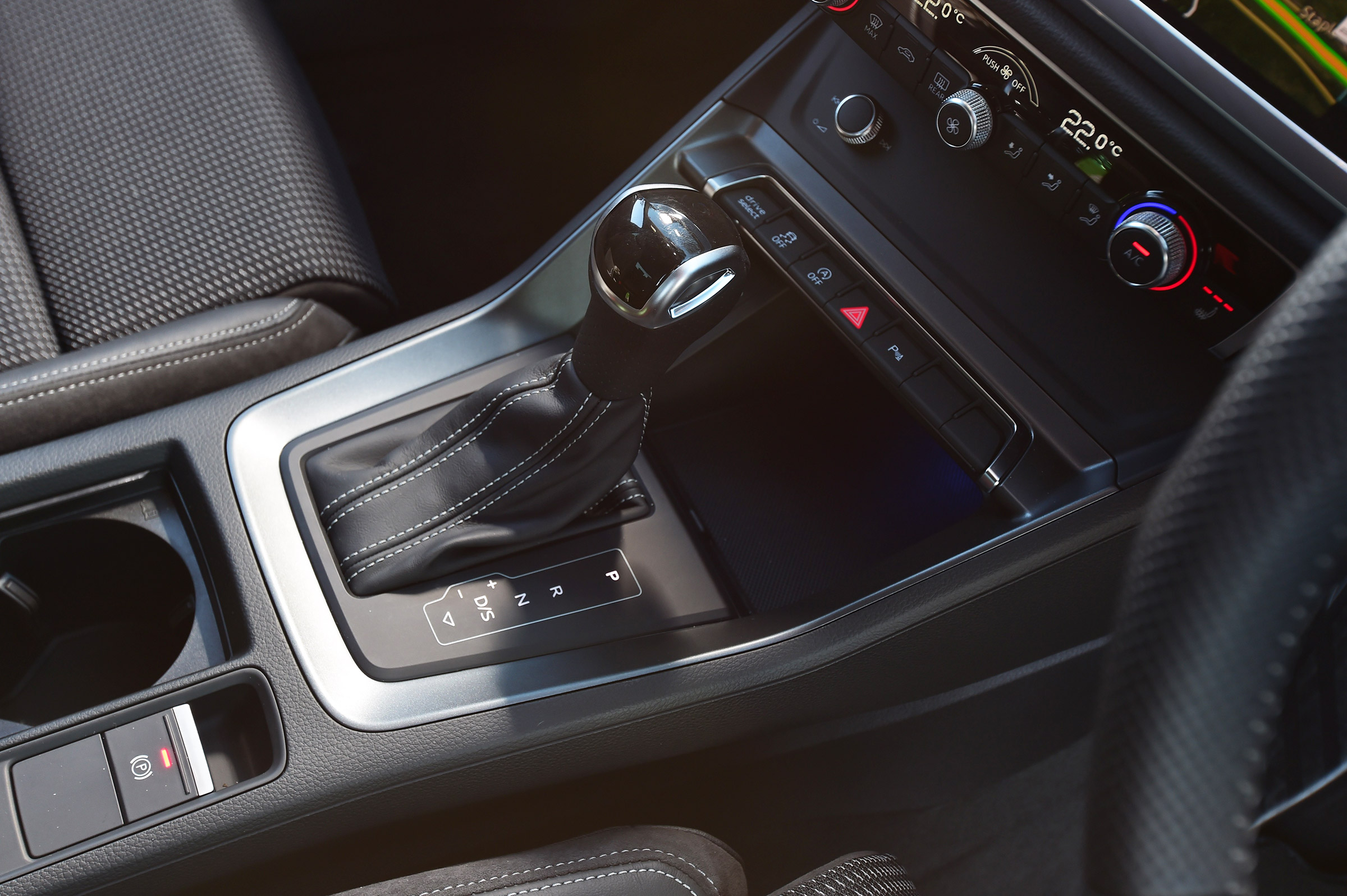 Audi Q3 SUV gearlever