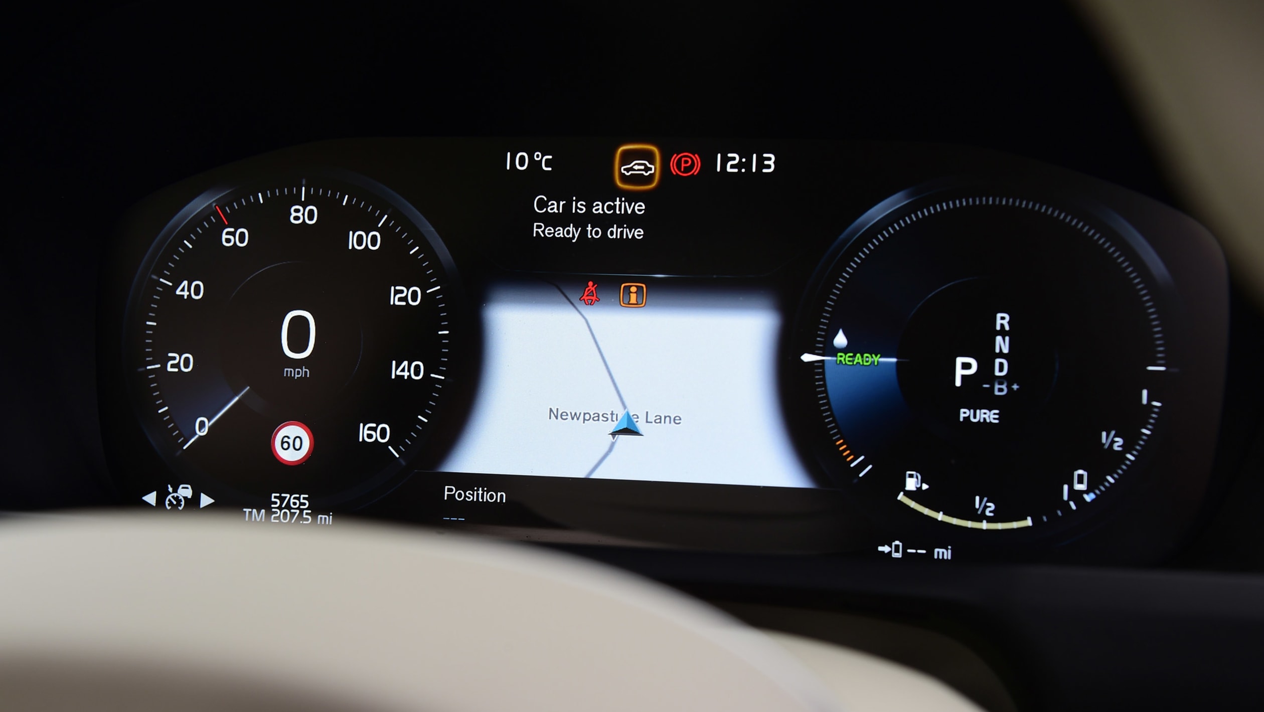 Volvo XC90 SUV digital instruments