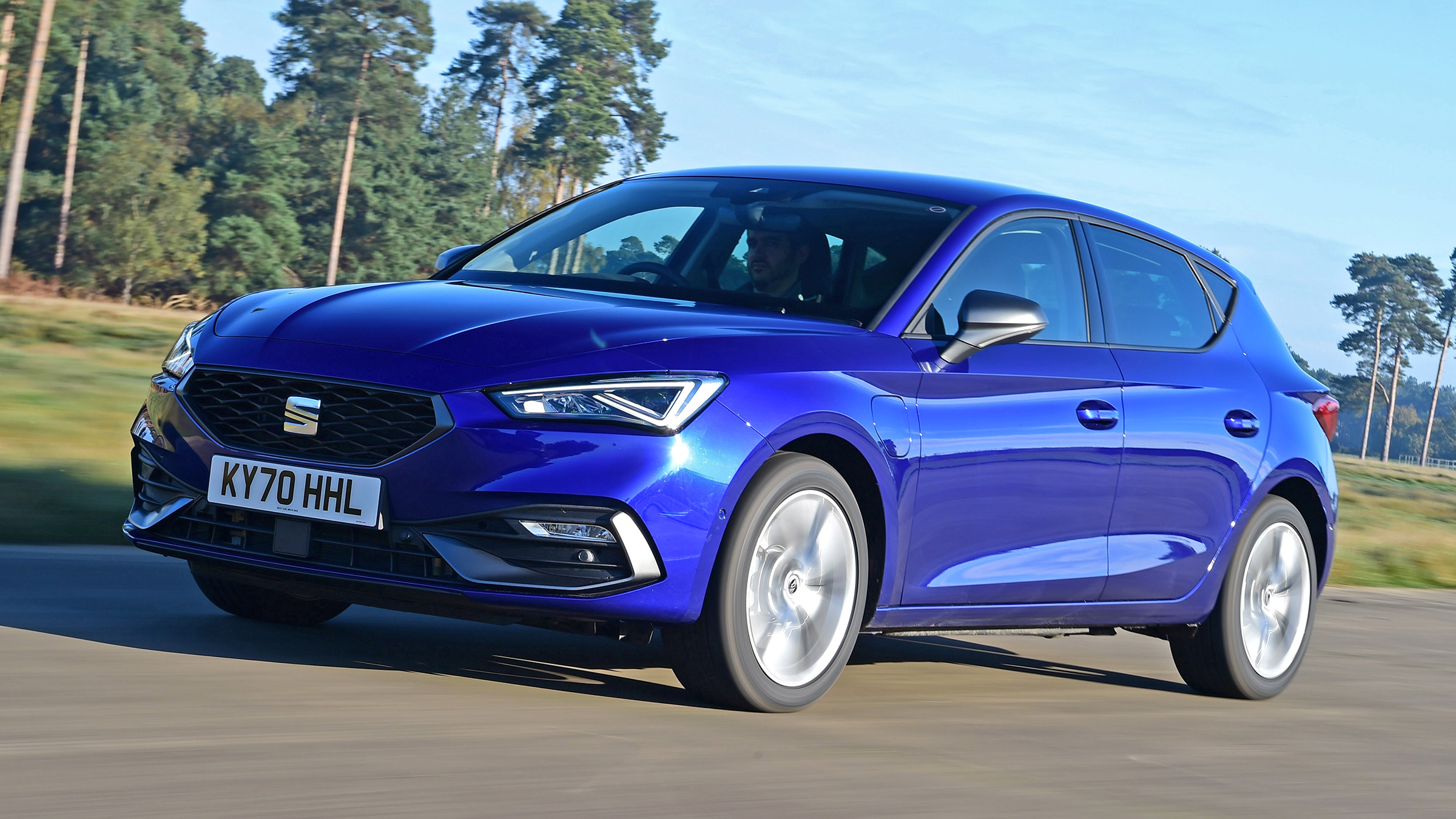 SEAT Leon e-Hybrid hatchback front 3/4 tracking