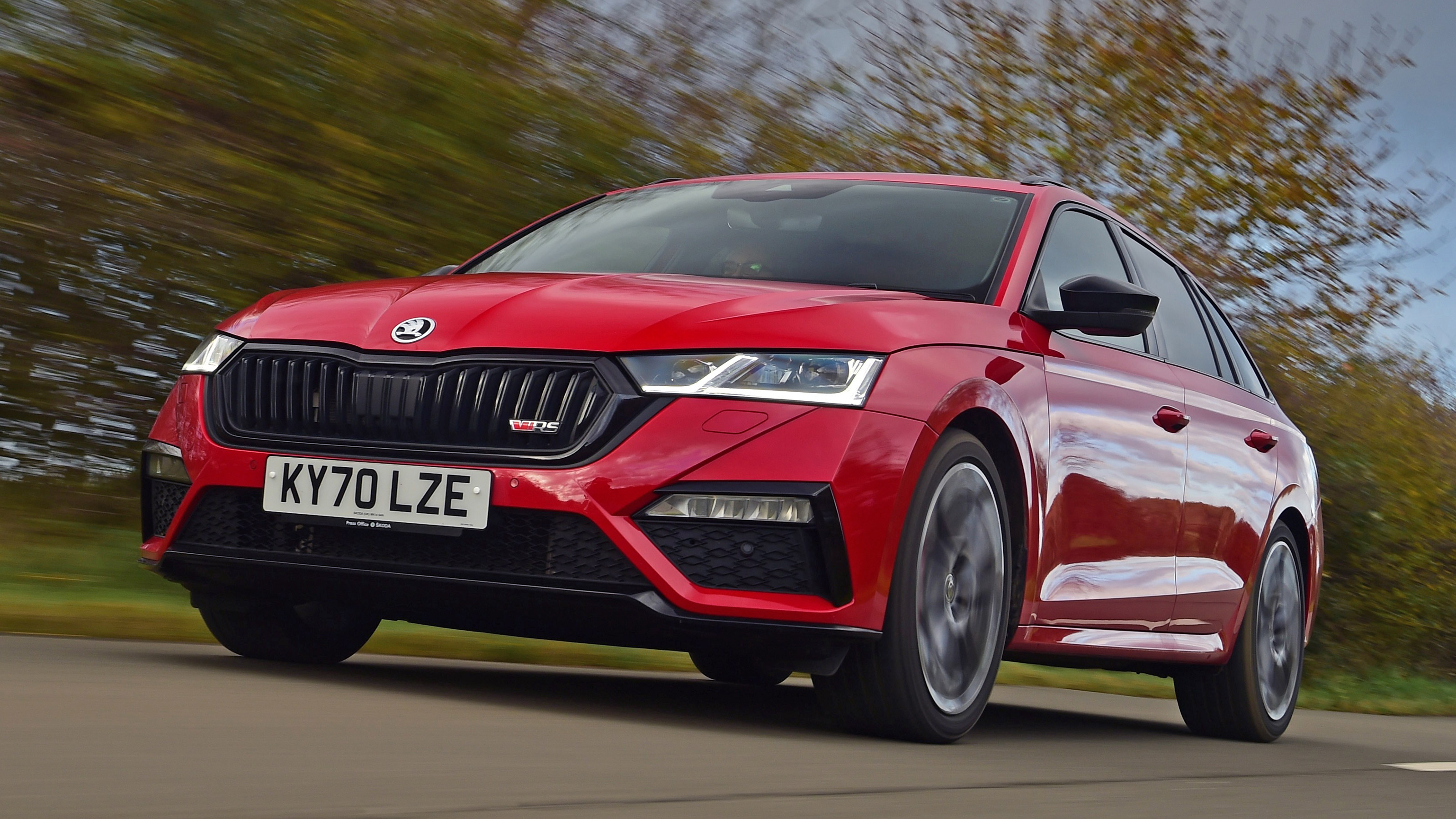 Skoda Octavia vRS Estate front tracking