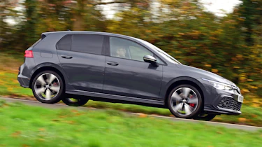 Volkswagen Golf GTE hatchback side panning