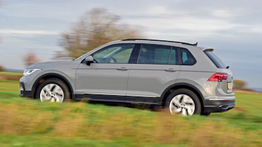 Volkswagen Tiguan SUV side panning
