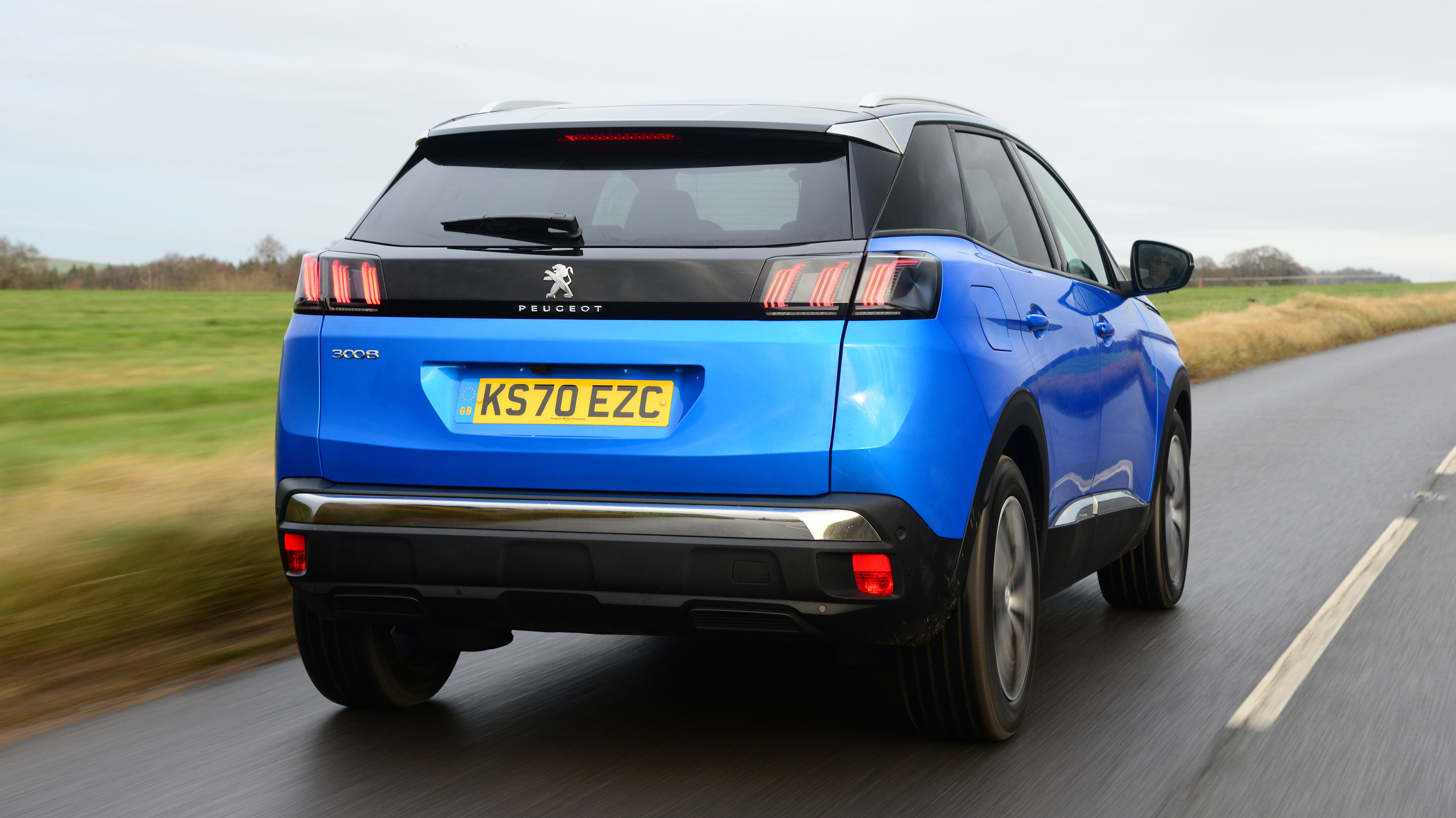 Peugeot 3008 SUV rear 3/4 tracking