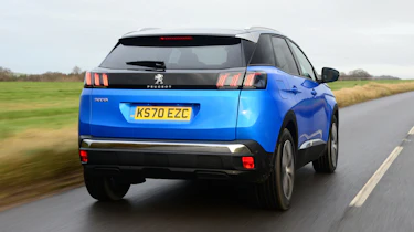 Peugeot 3008 SUV rear 3/4 tracking