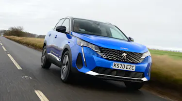 Peugeot 3008 SUV front tracking