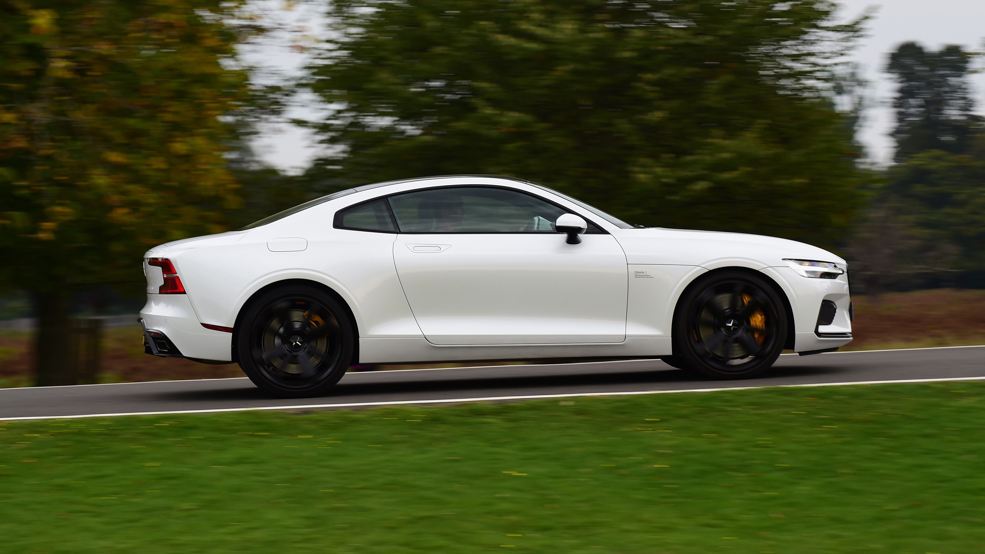 Polestar 1 coupe side panning