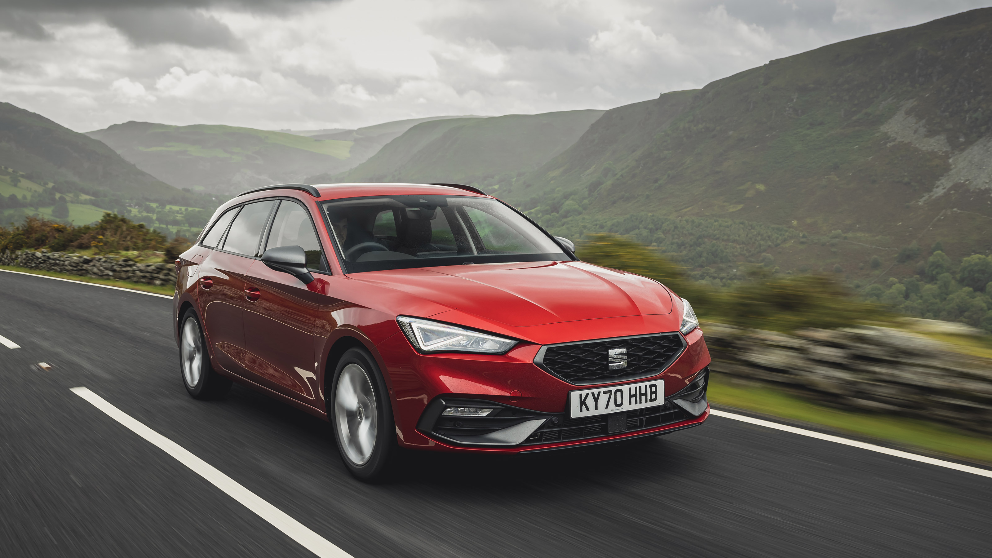 SEAT Leon Estate front 3/4 driving