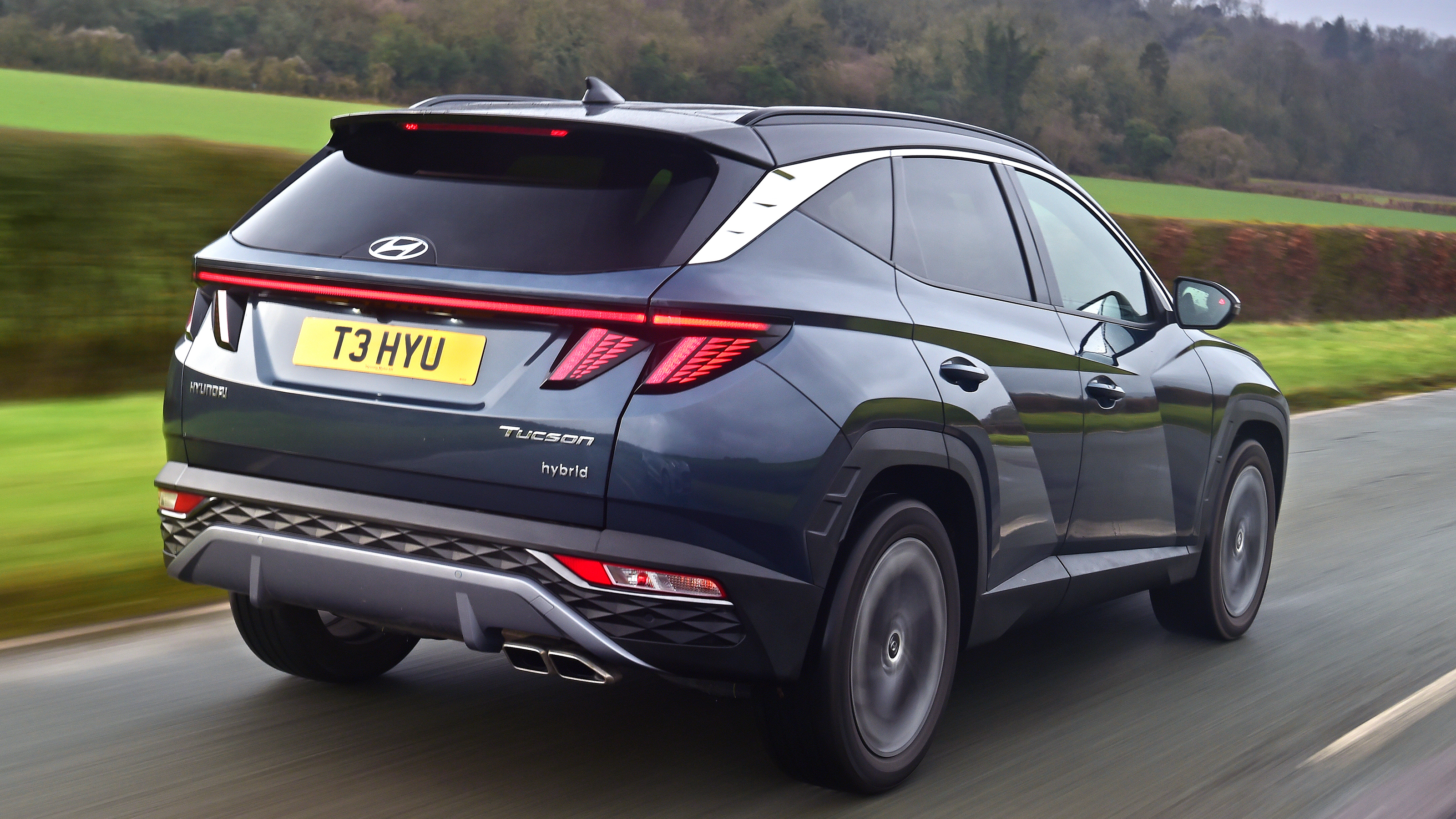 Hyundai Tucson SUV rear 3/4 tracking
