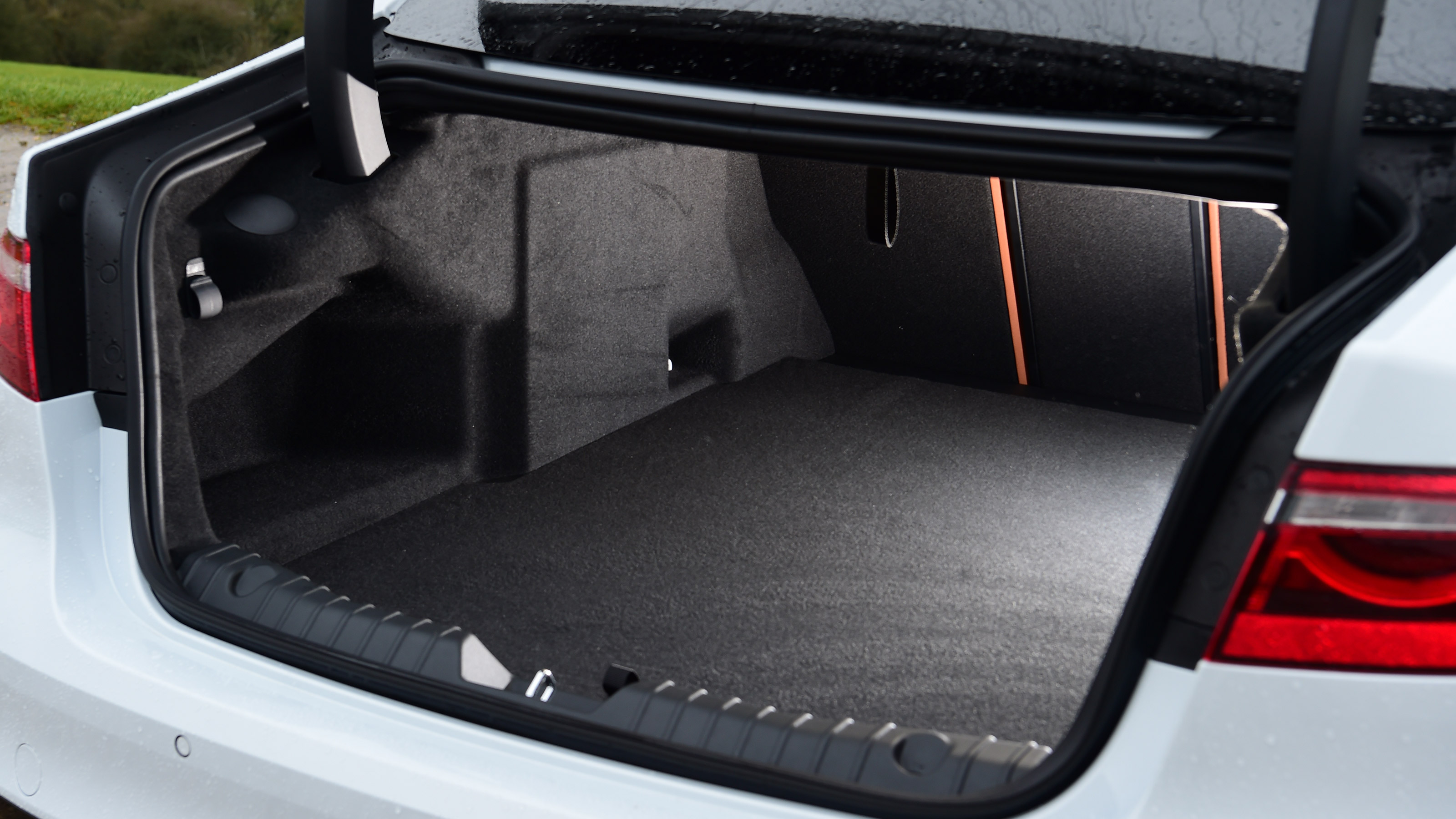 Jaguar XF saloon boot