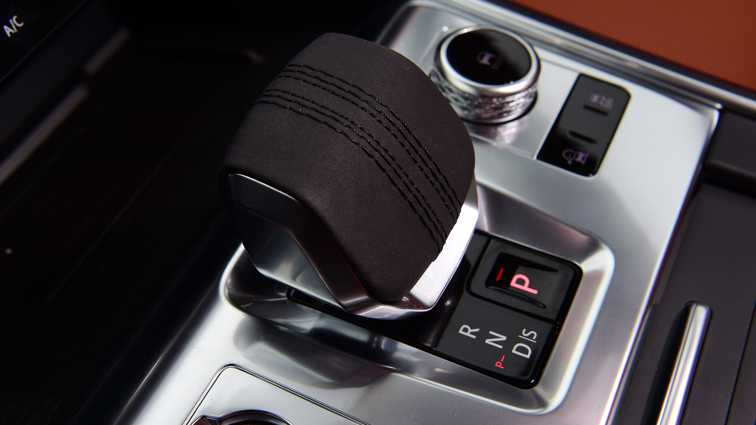 Jaguar XF saloon gear selector