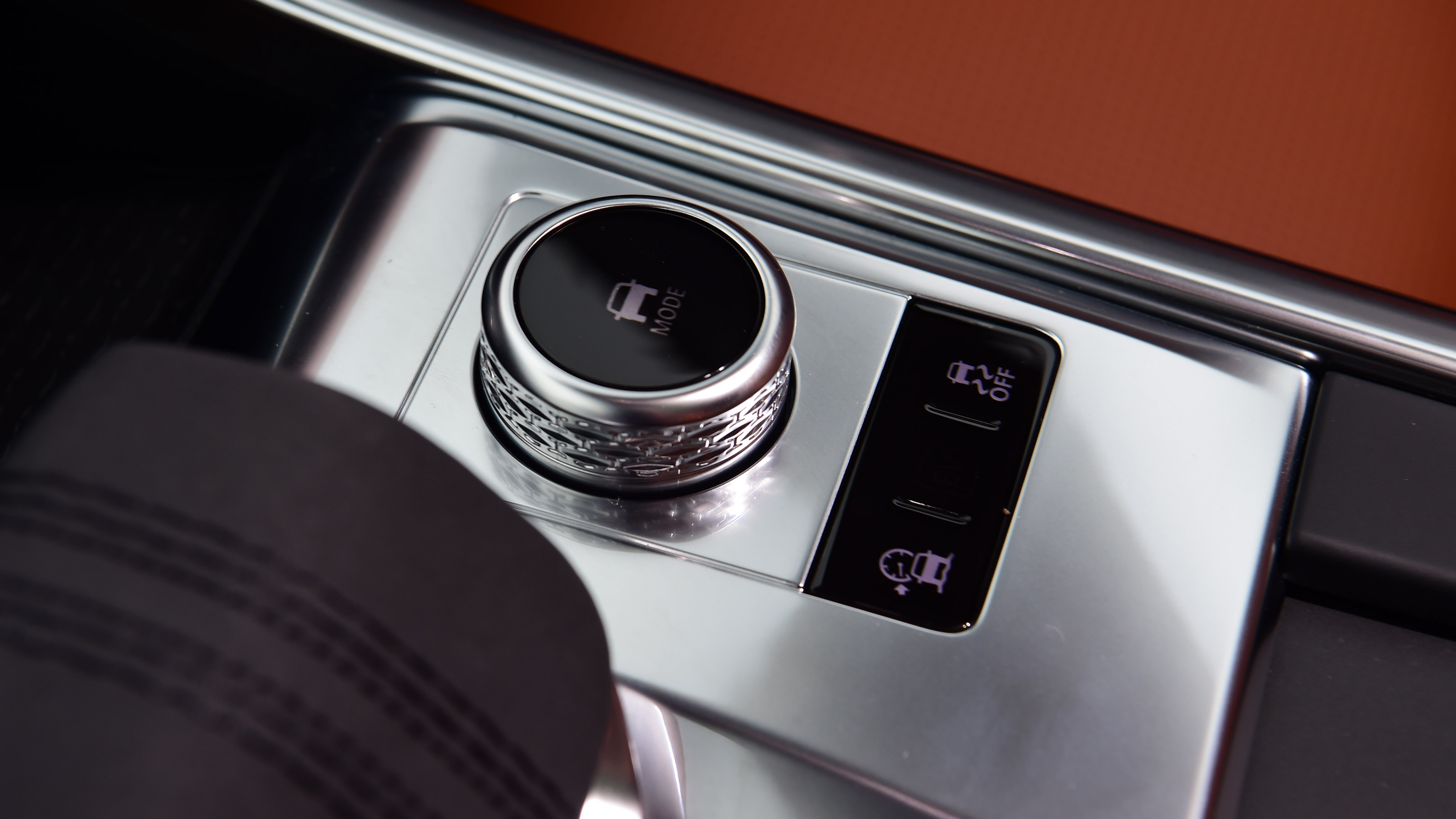 Jaguar XF saloon centre console
