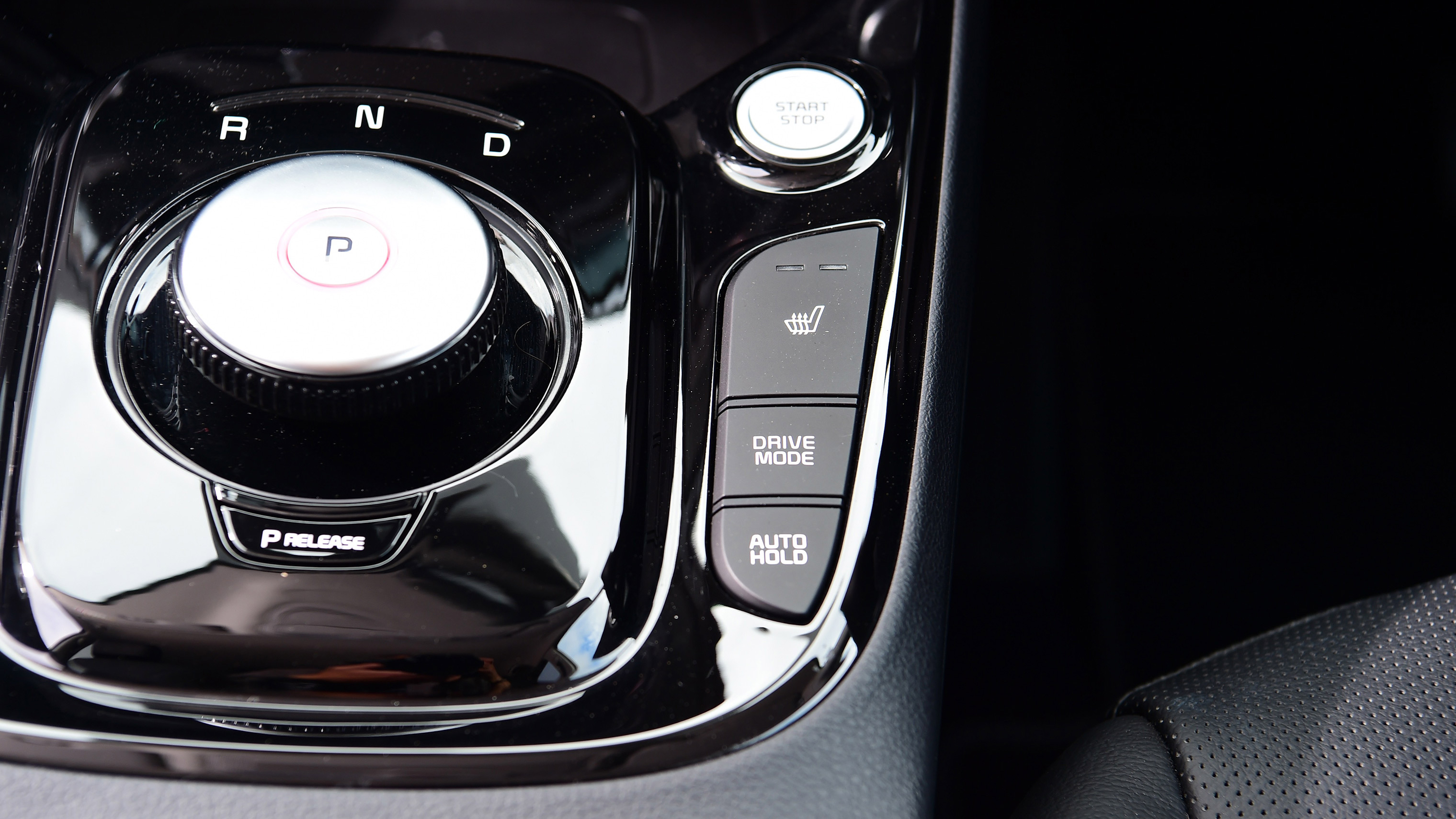 Kia Soul EV hatchback controls