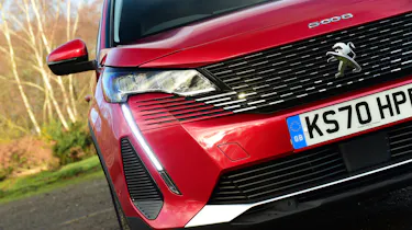 Peugeot 5008 SUV nose