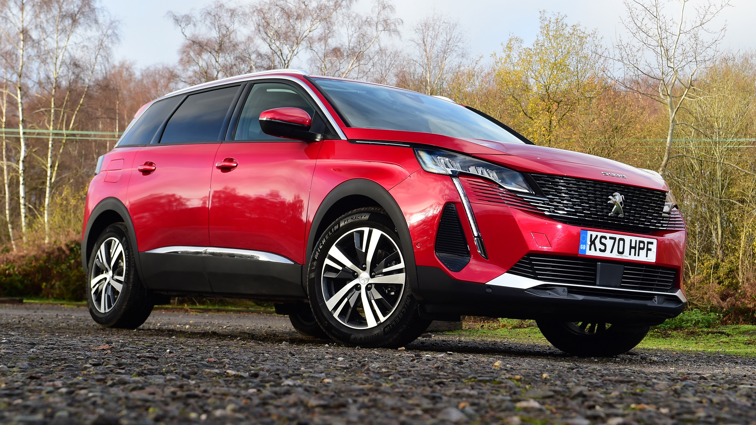 Peugeot 5008 SUV front 3/4 static