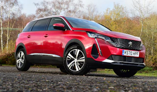 Peugeot 5008 SUV front 3/4 static