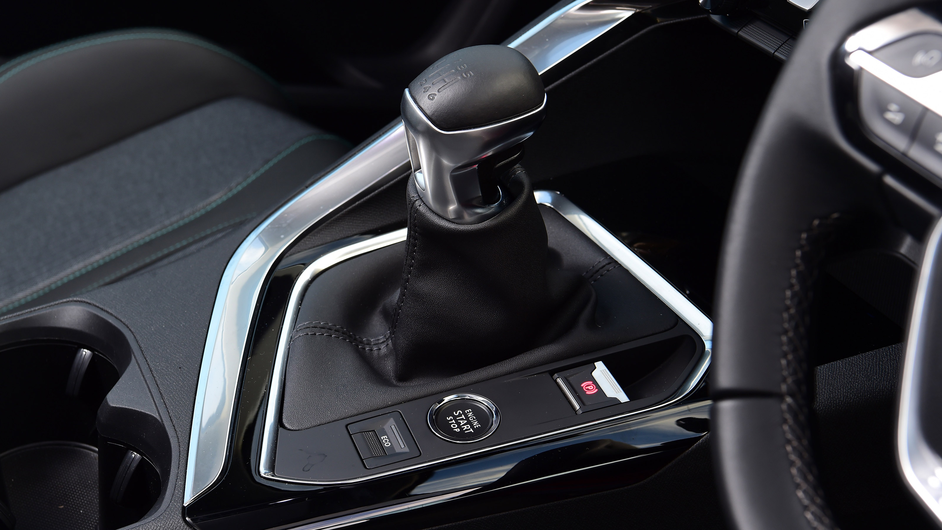 Peugeot 5008 SUV gearlever