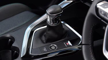 Peugeot 5008 SUV gearlever