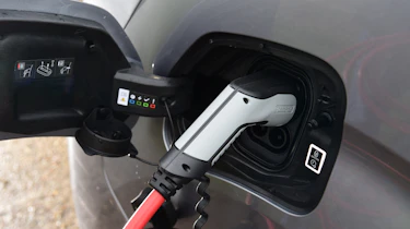 Citroen SpaceTourer MPV charging cable