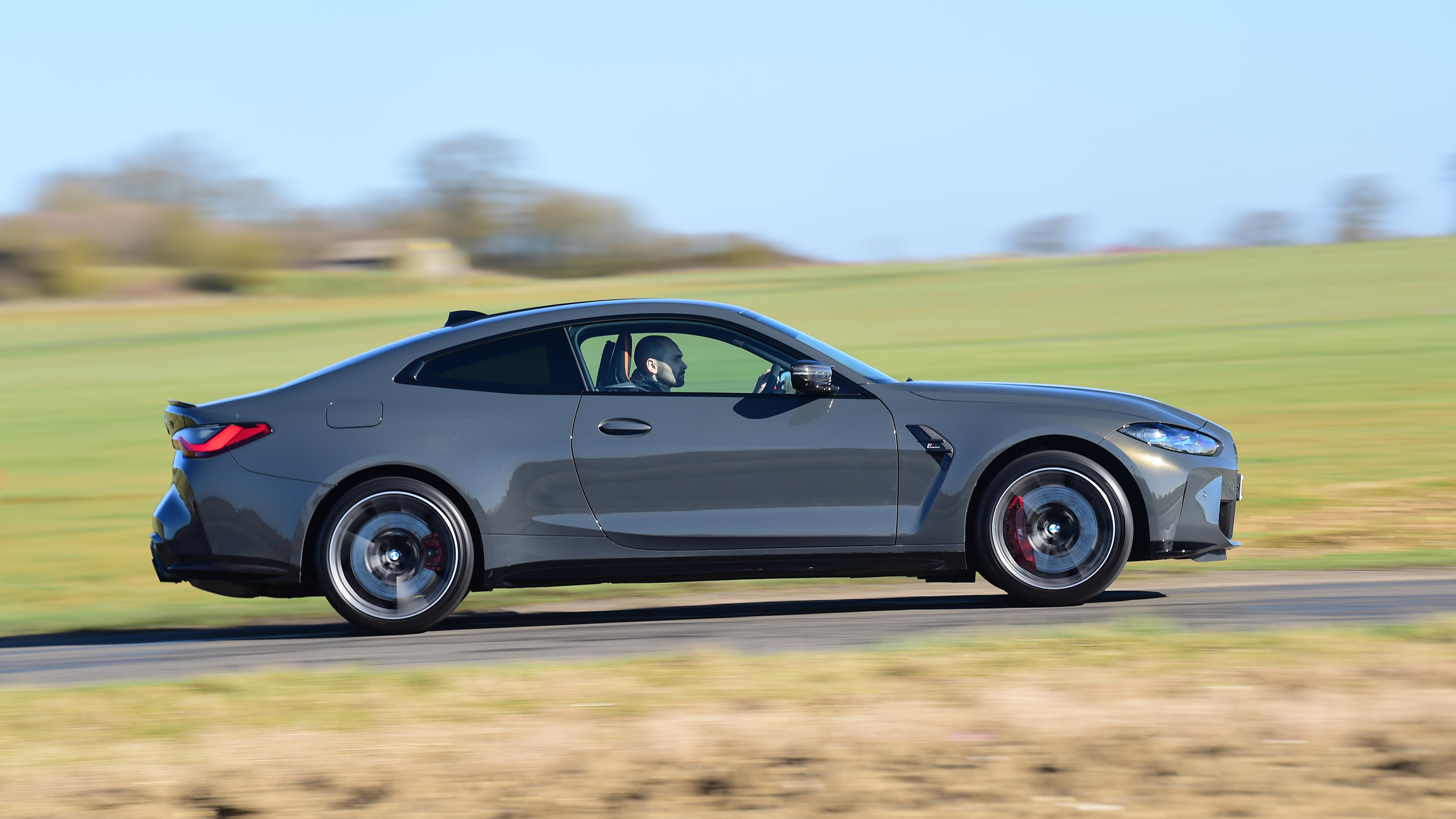 BMW M4 Coupe side panning