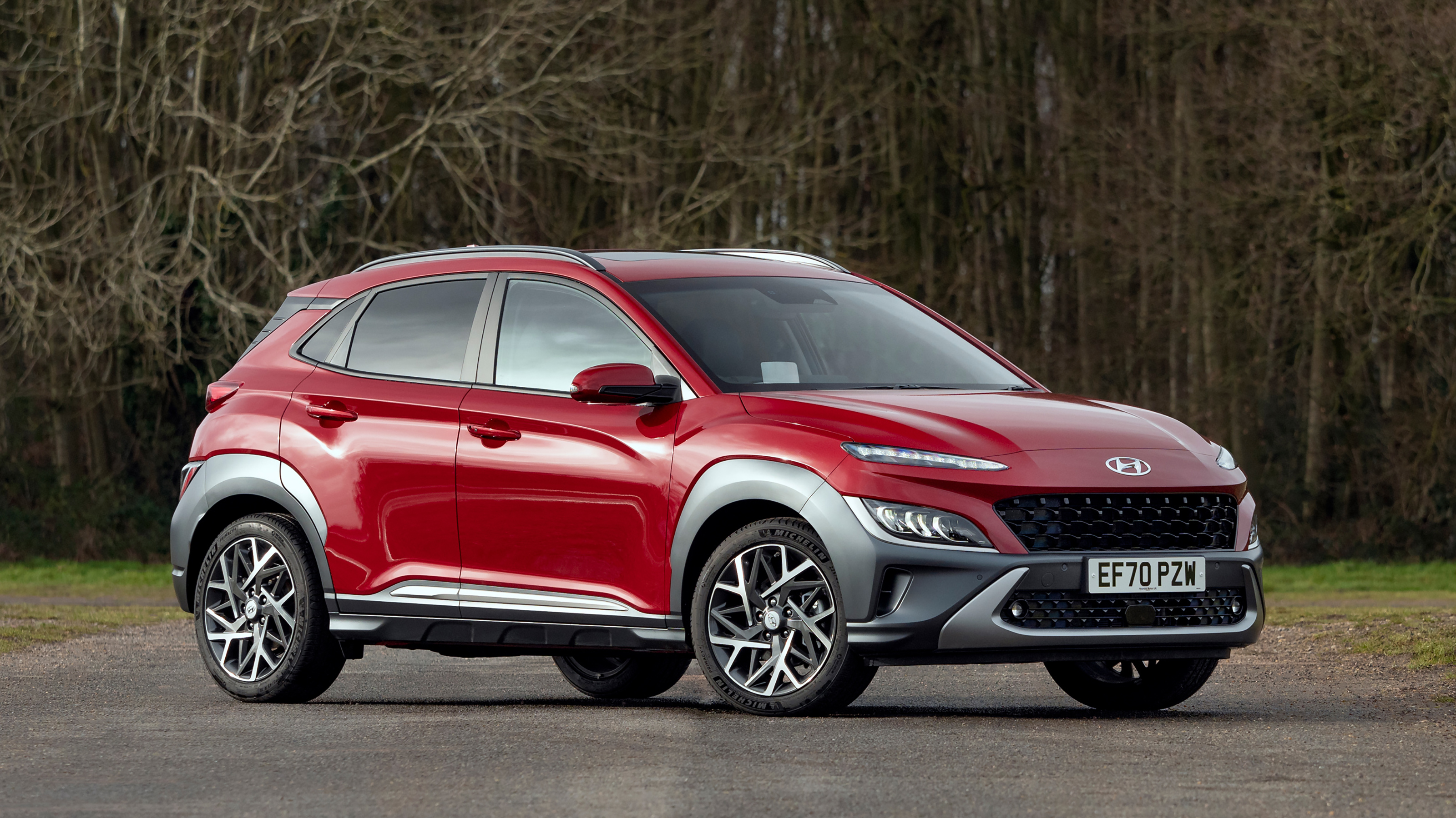 Hyundai Kona Hybrid SUV front 3/4 static