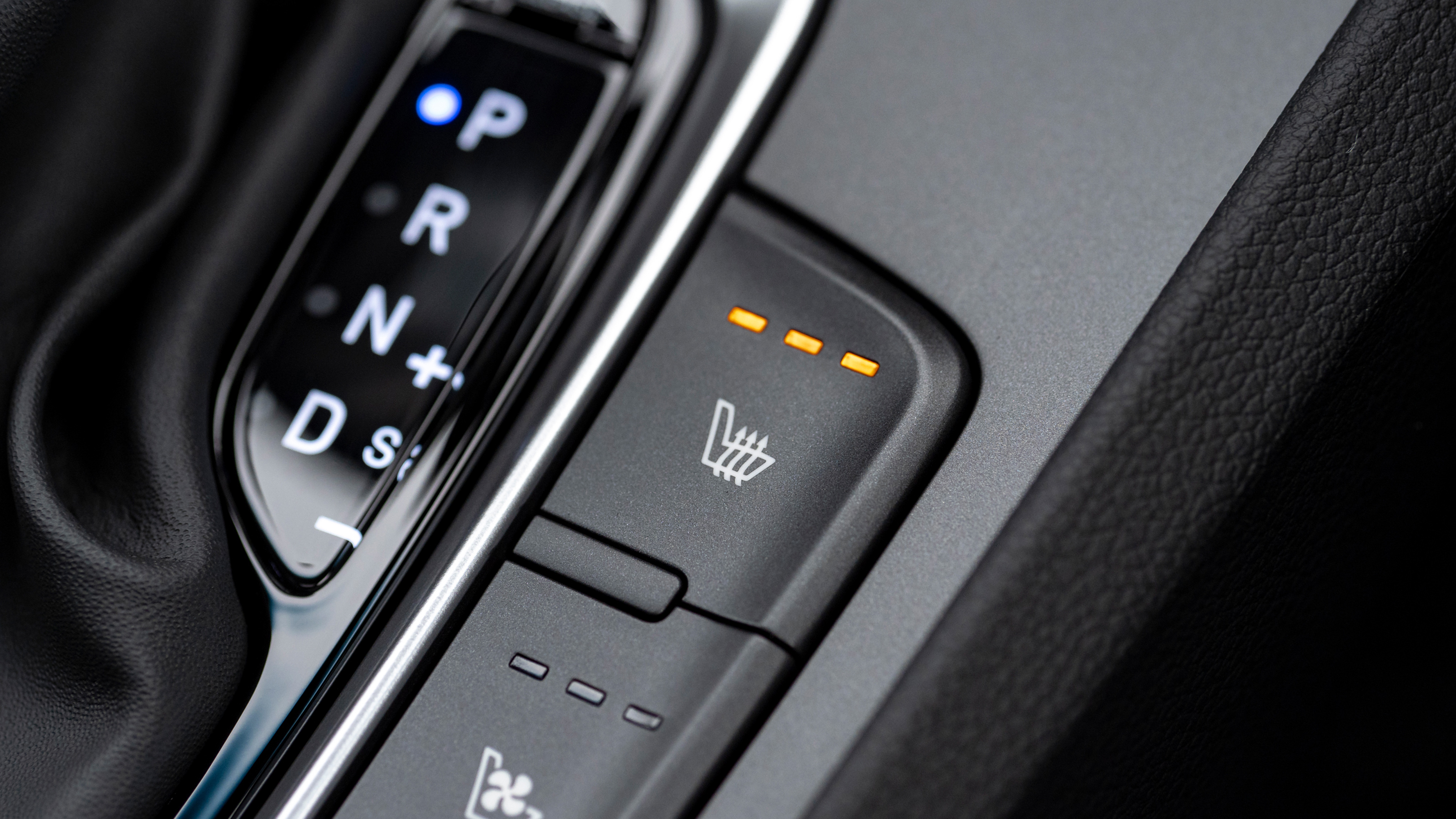 Hyundai Kona Hybrid SUV centre console