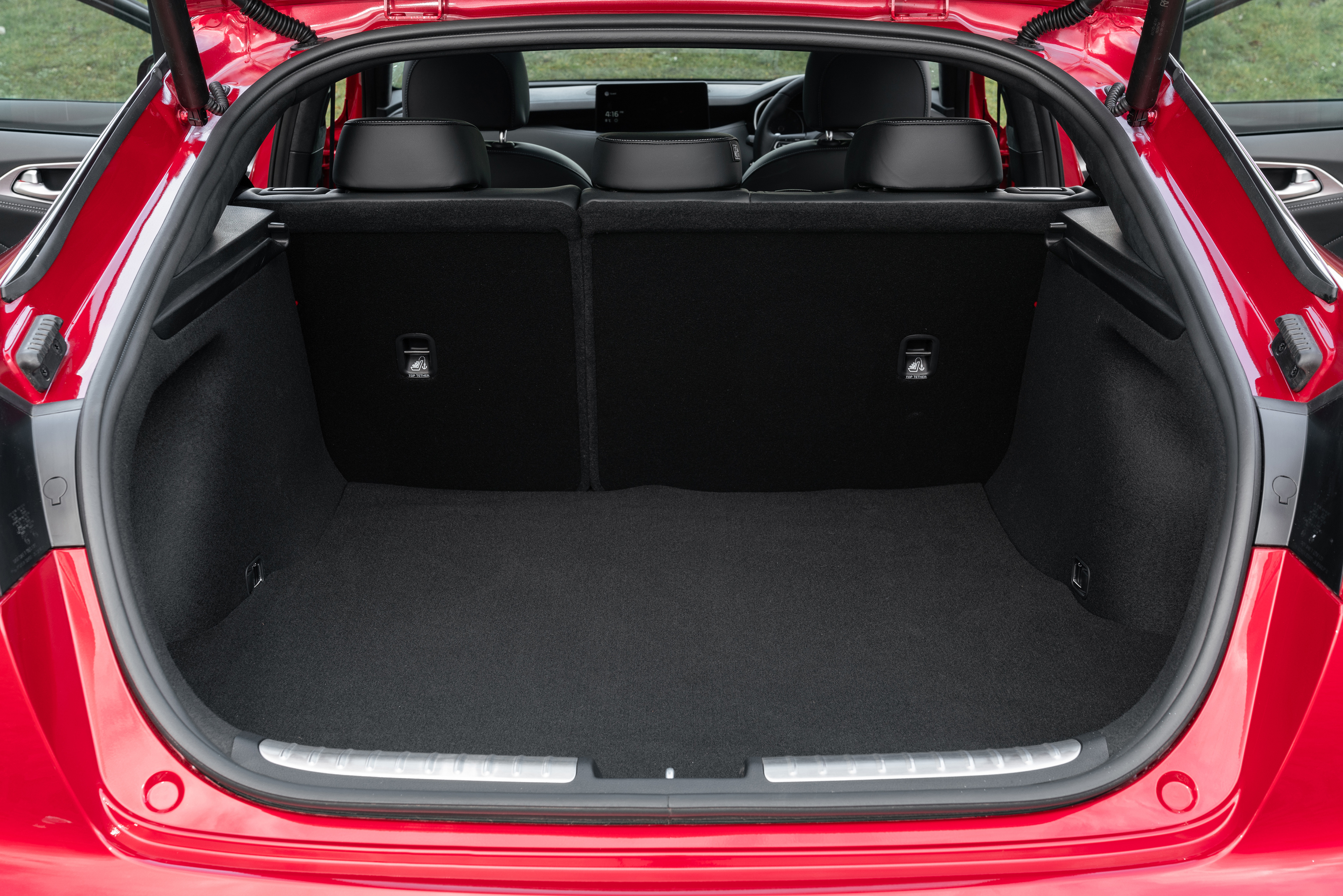 2021 Kia Stinger boot - straight on