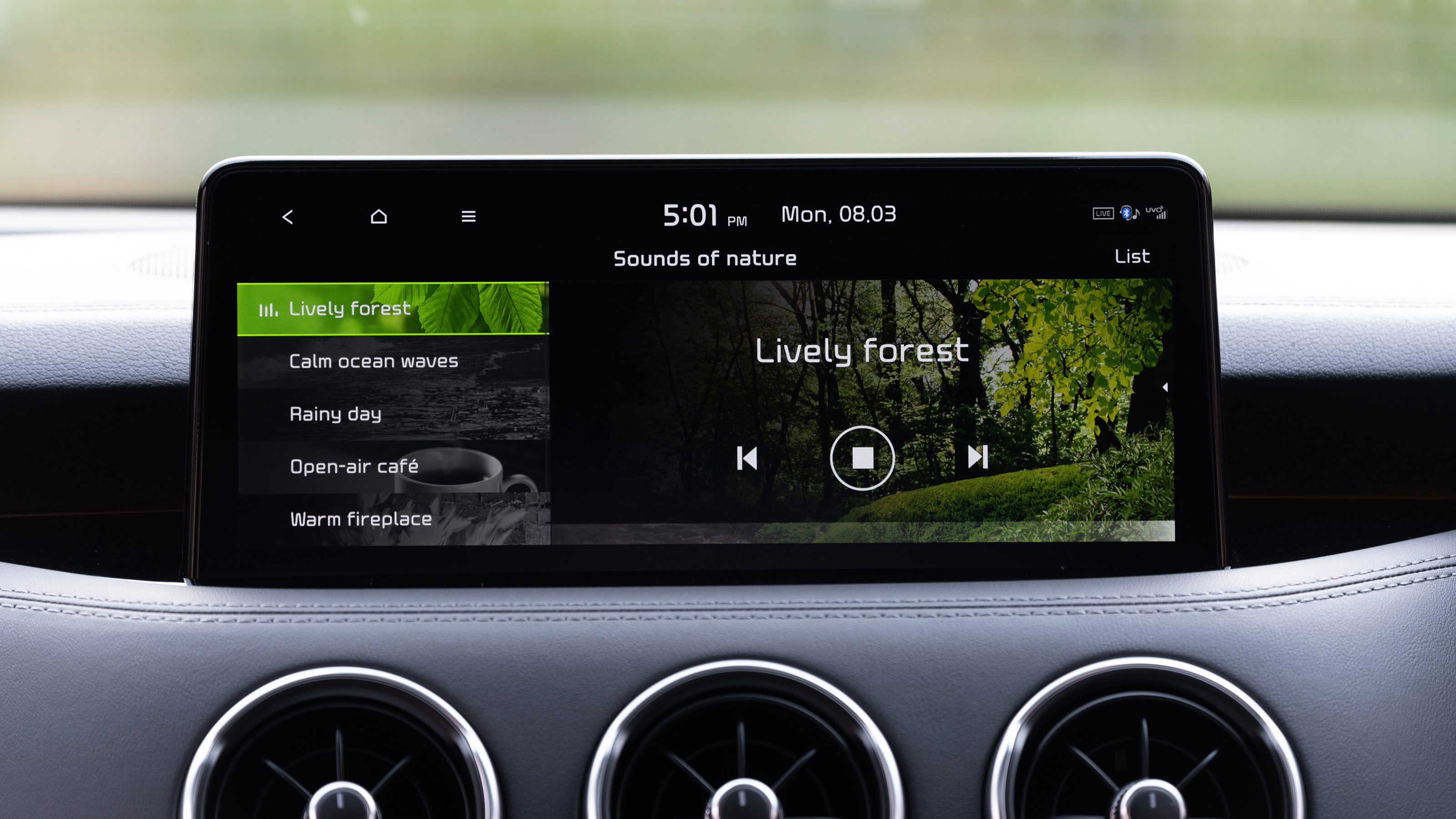 2021 Kia Stinger screen
