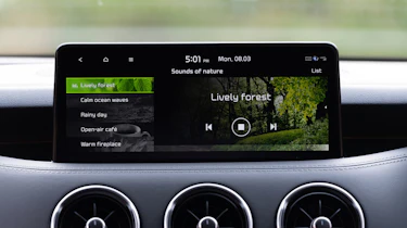 2021 Kia Stinger screen