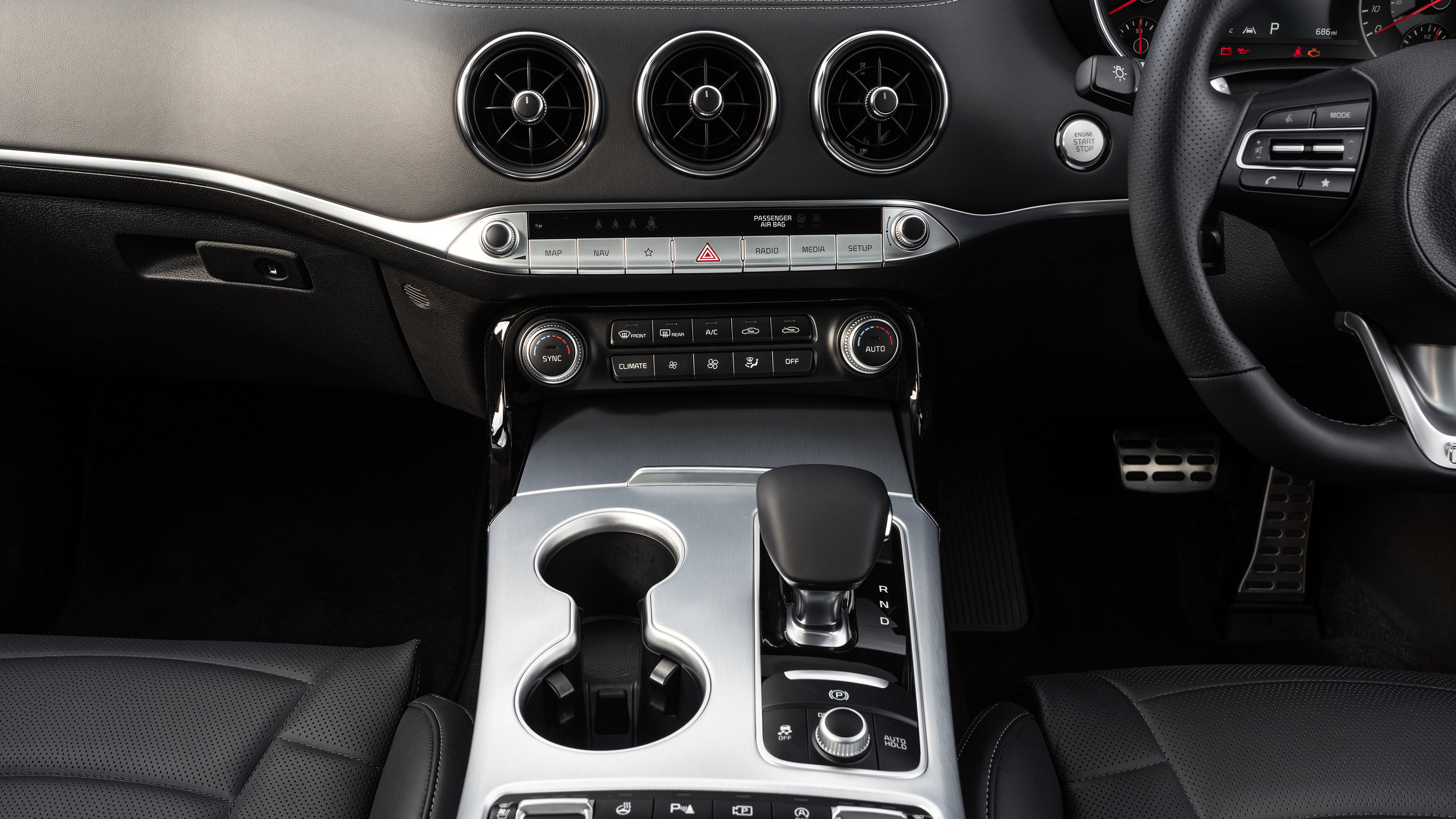 2021 Kia Stinger centre console