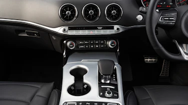 2021 Kia Stinger centre console