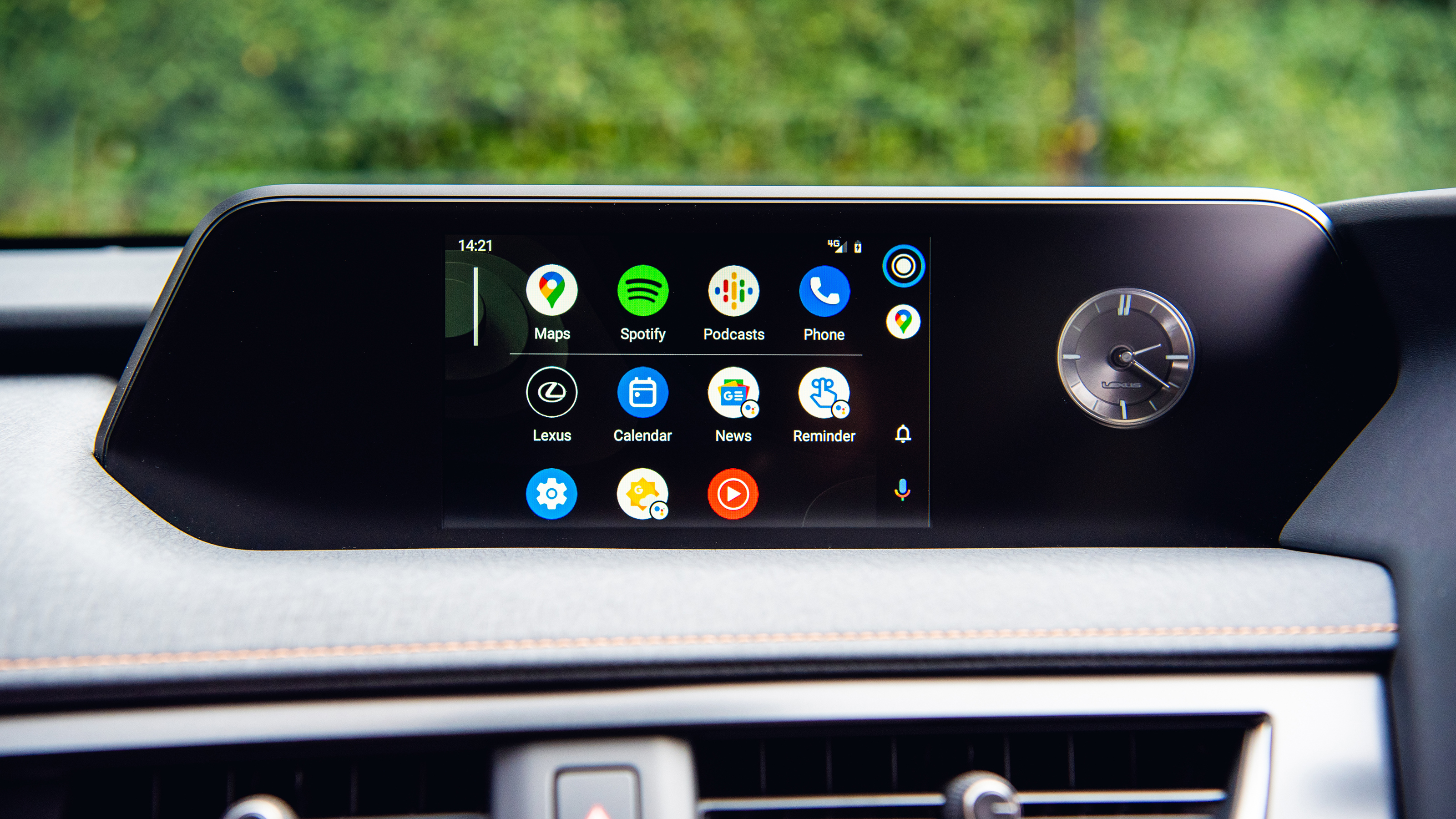 Lexus UX 300e SUV infotainment display