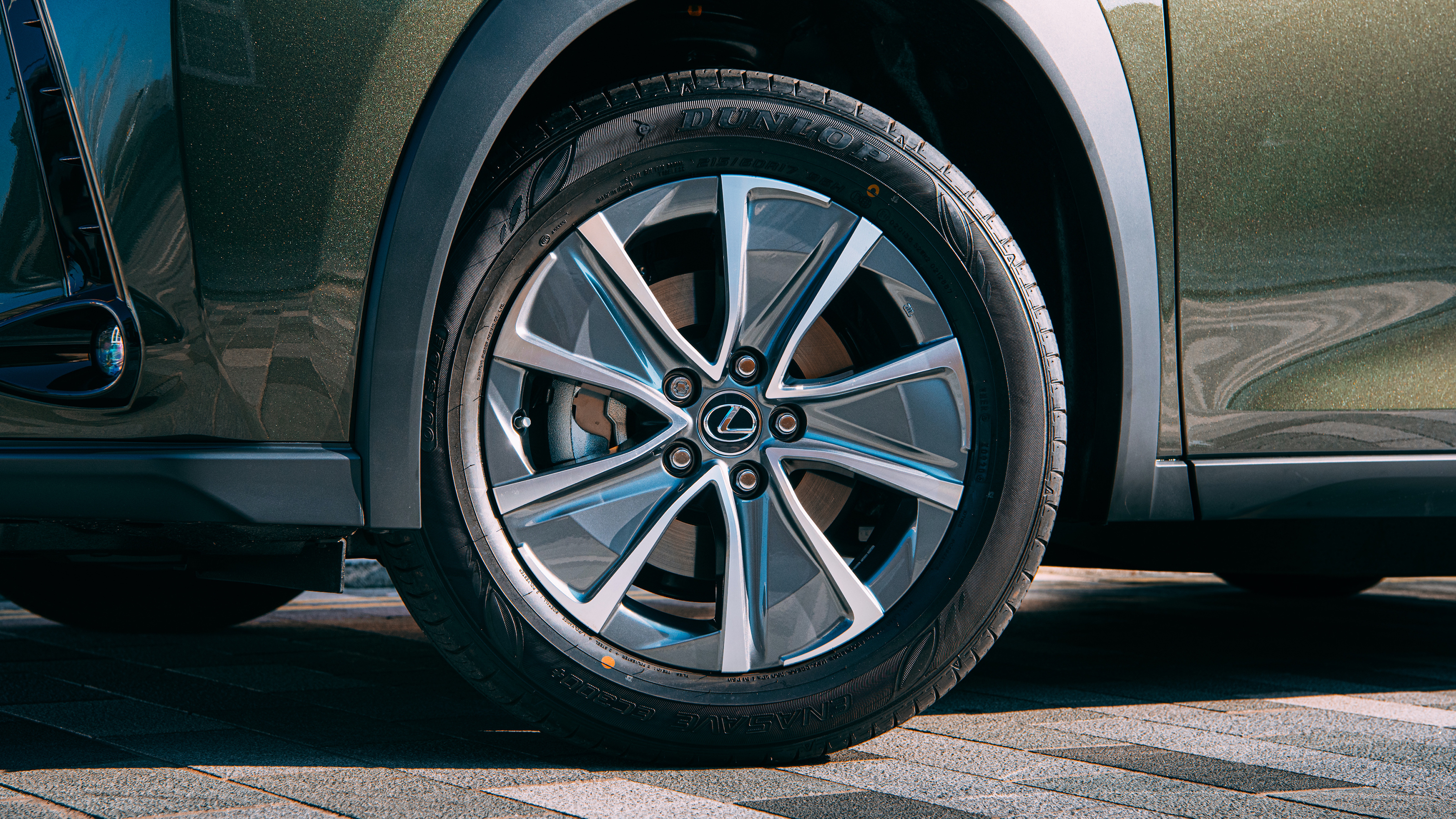 Lexus UX 300e SUV alloy wheels