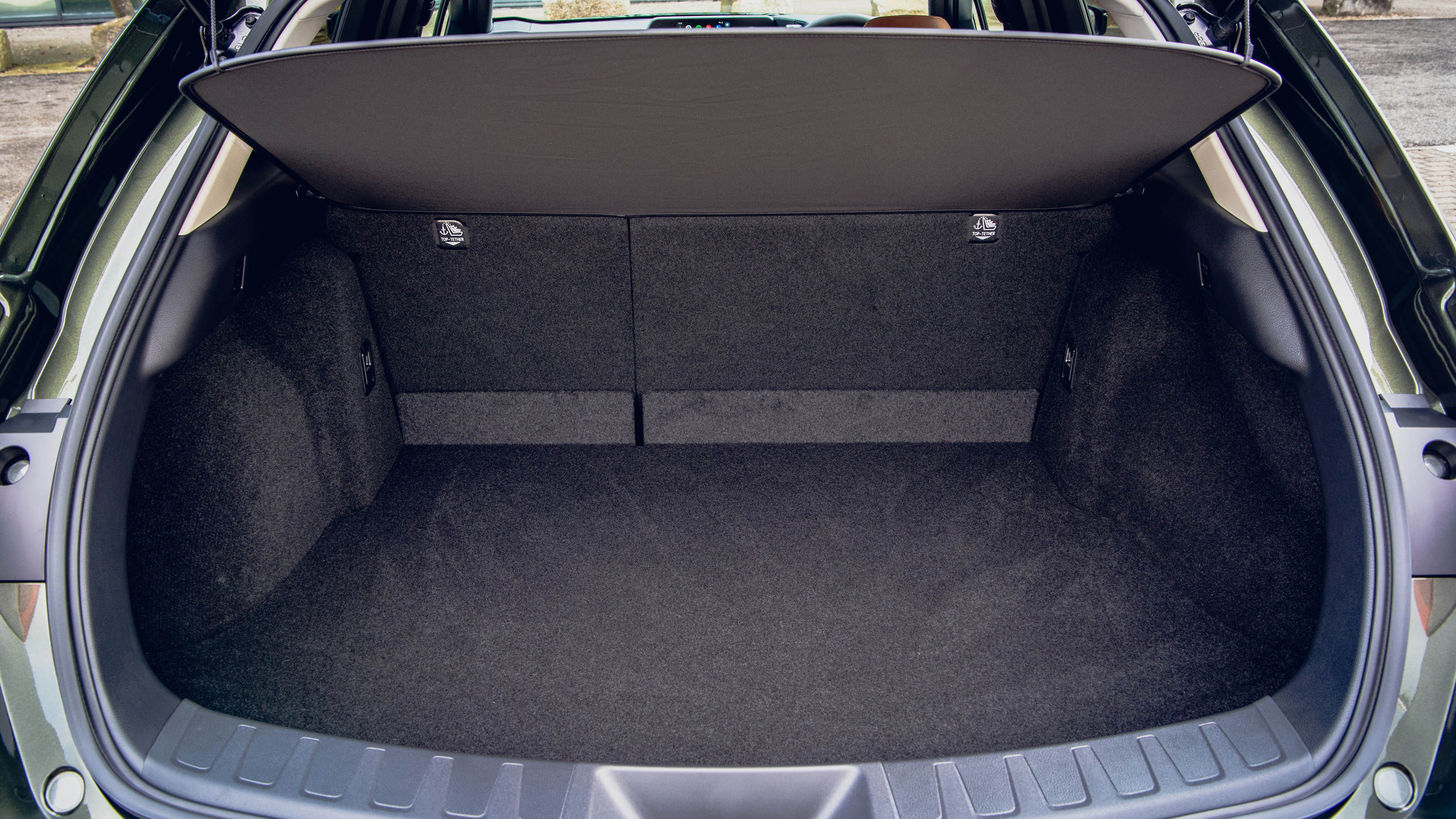 Lexus UX 300e SUV boot
