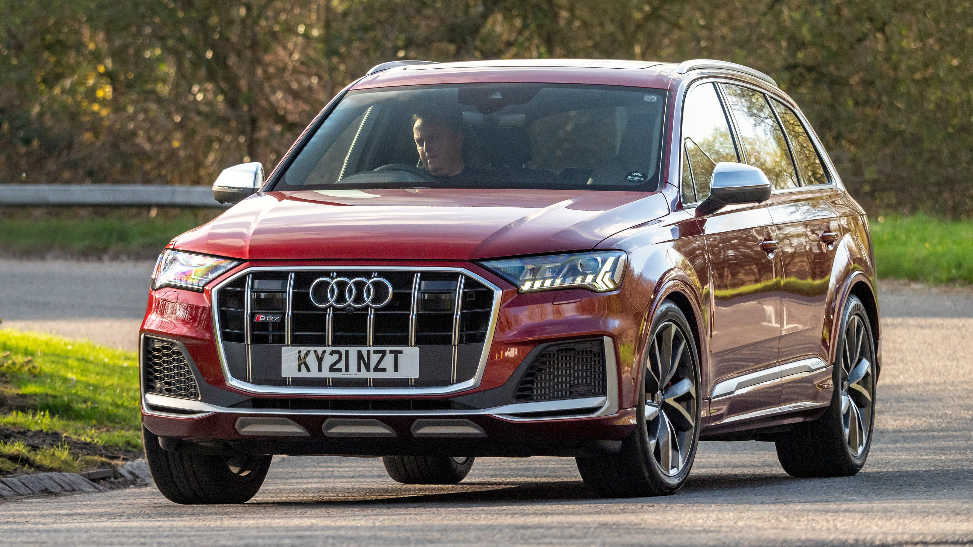 Audi SQ7 SUV front 3/4