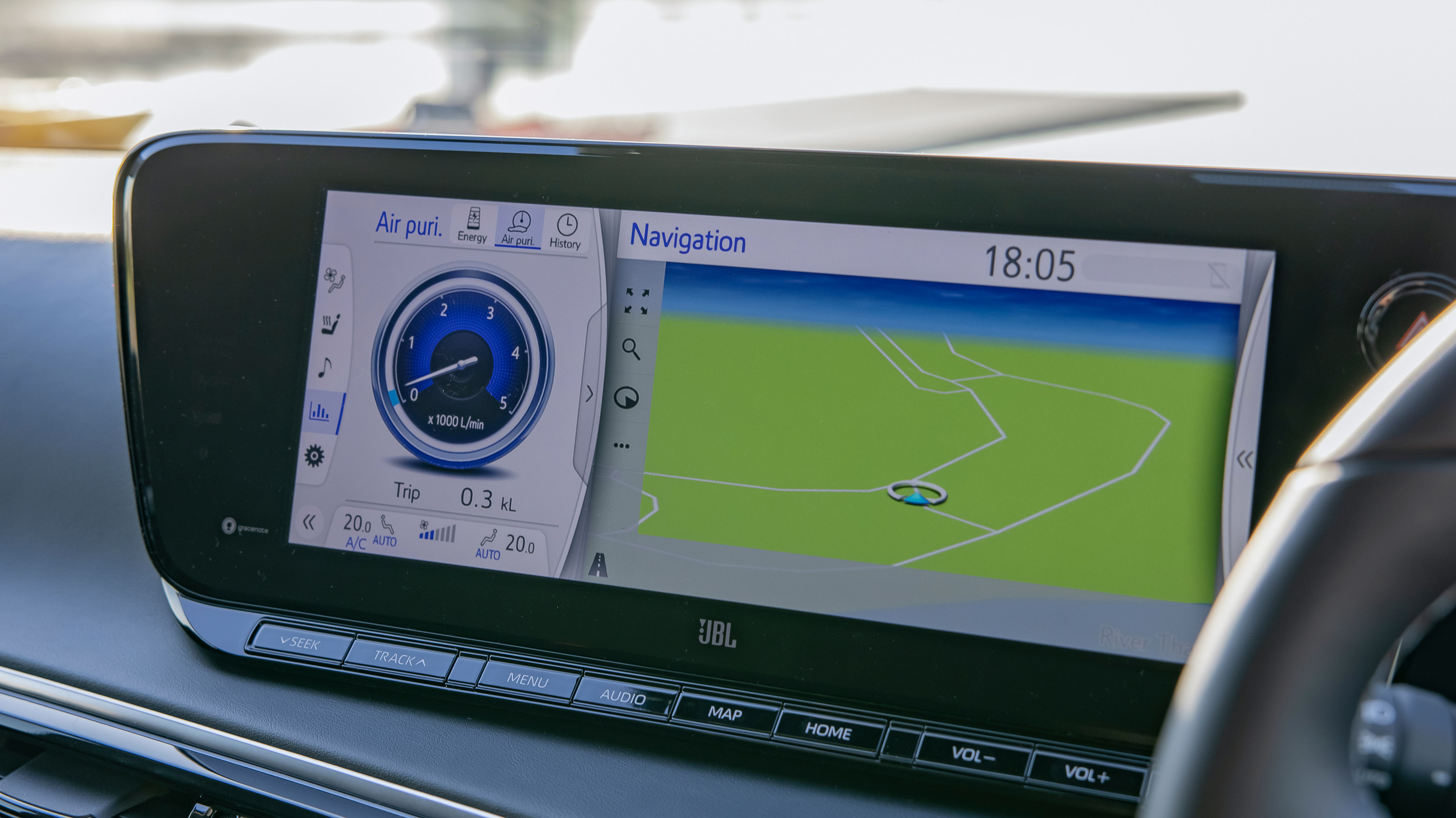 Toyota Mirai saloon navigation