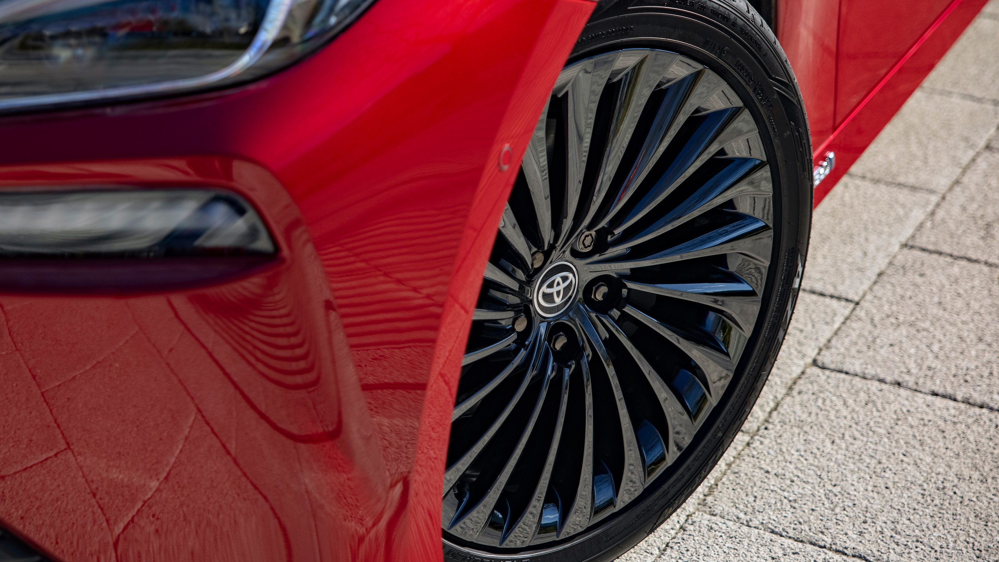Toyota Mirai saloon alloy wheels