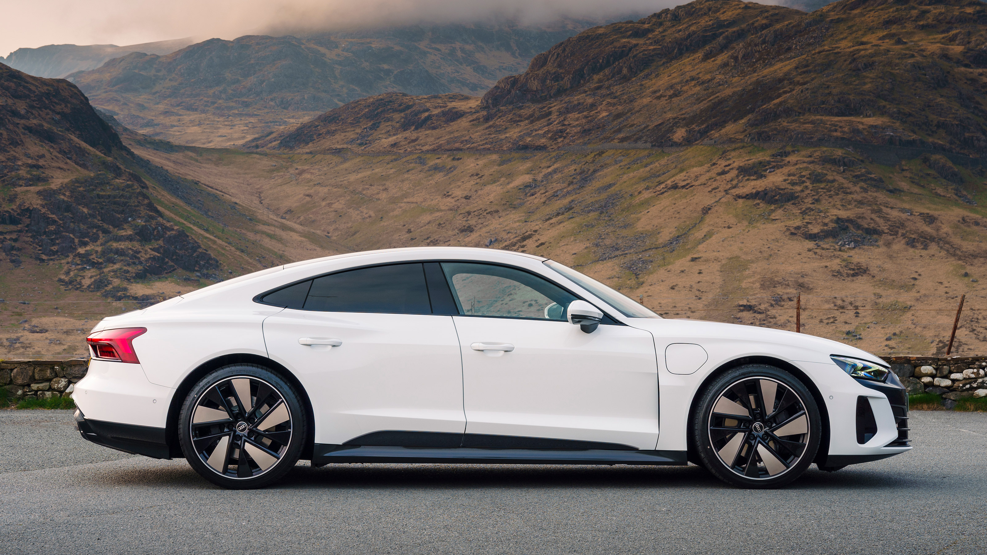 Audi e-tron GT saloon side static
