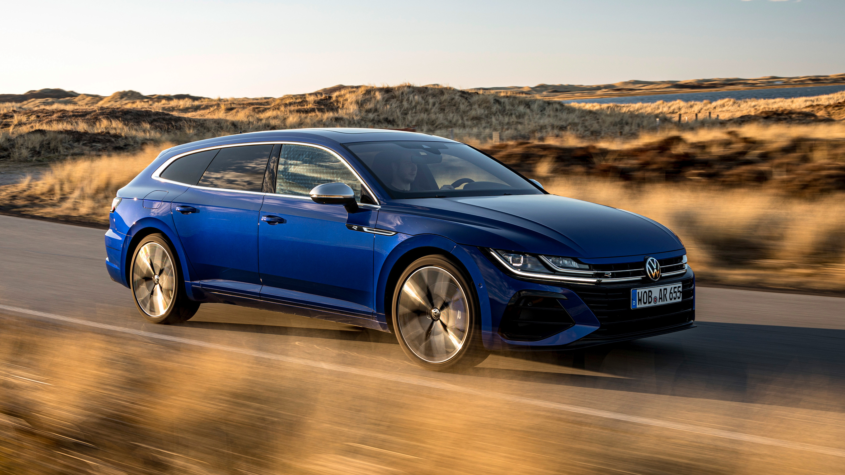 2021 Volkswagen Arteon R Shooting Brake - front 3/4 dynamic 