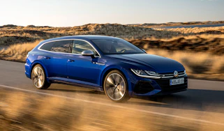 2021 Volkswagen Arteon R Shooting Brake - front 3/4 dynamic