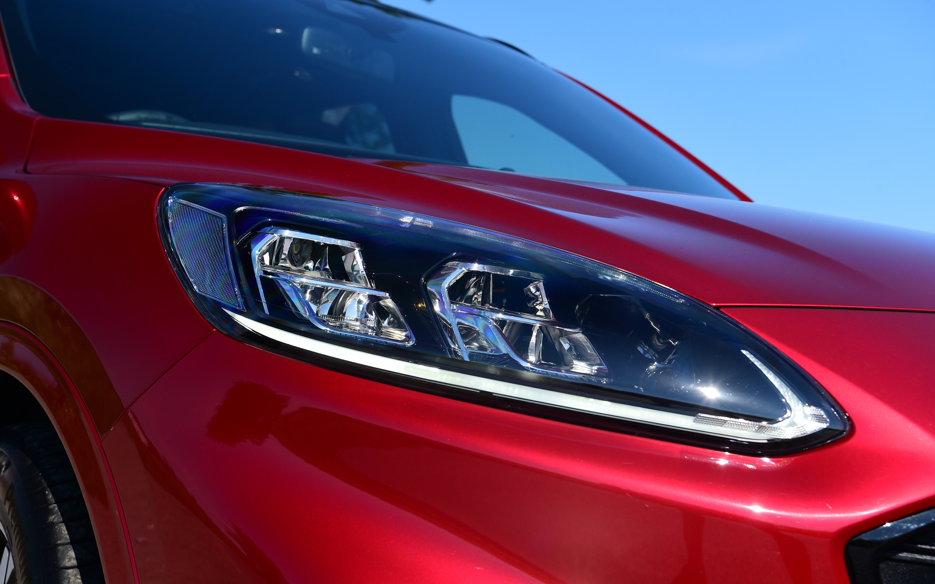 Ford Kuga Hybrid headlight