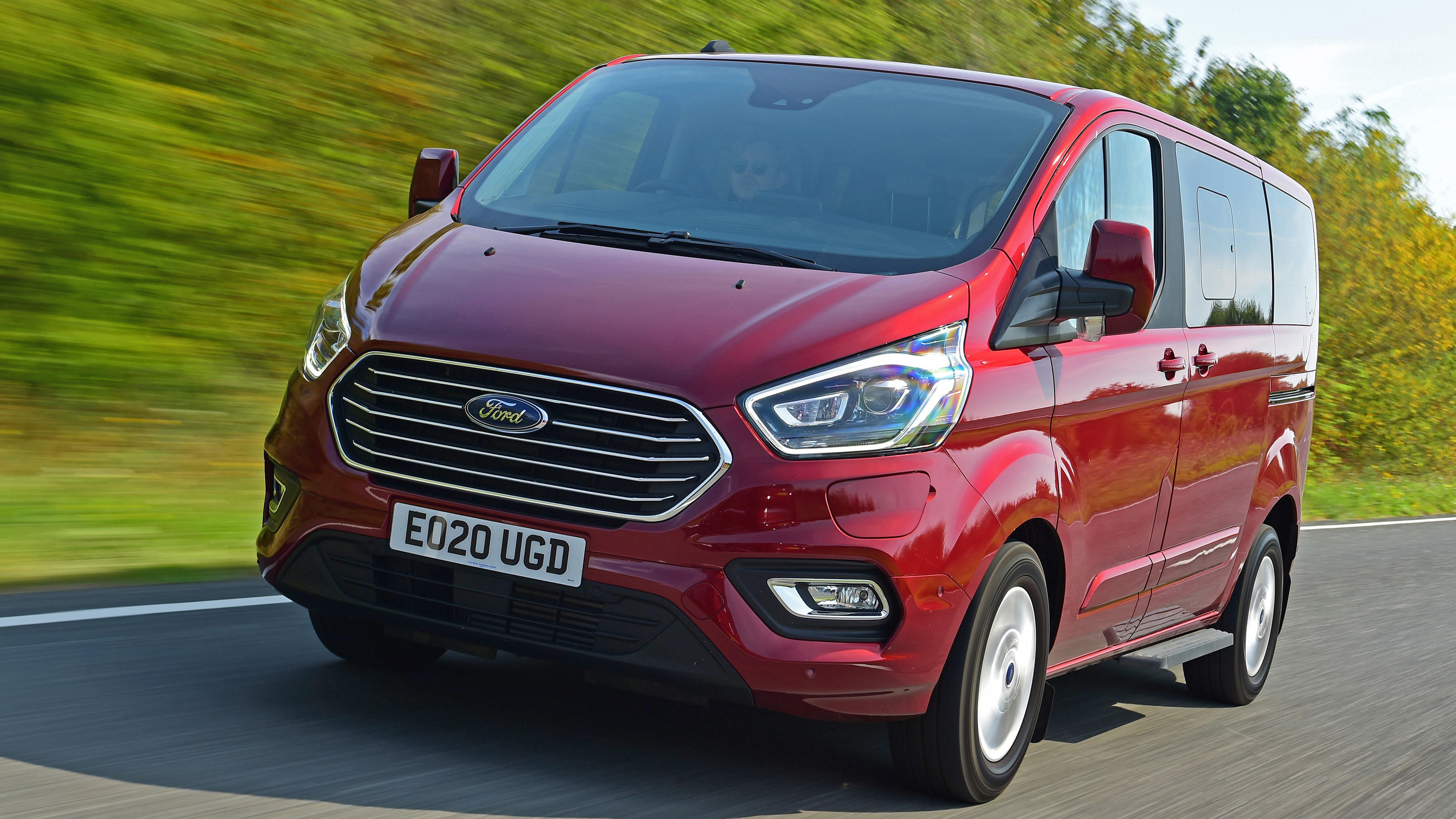 Ford Tourneo Custom driving